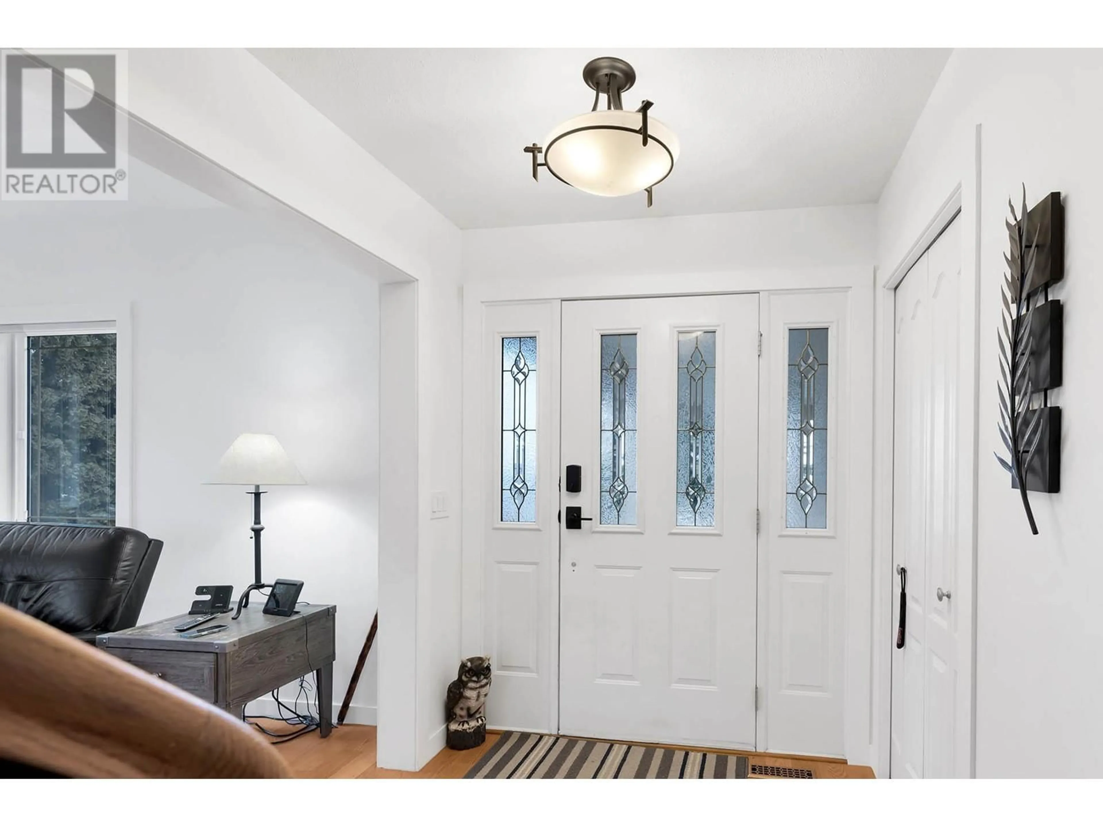 Indoor entryway for 979 REGENT CRESCENT, Kamloops British Columbia V1S1W9