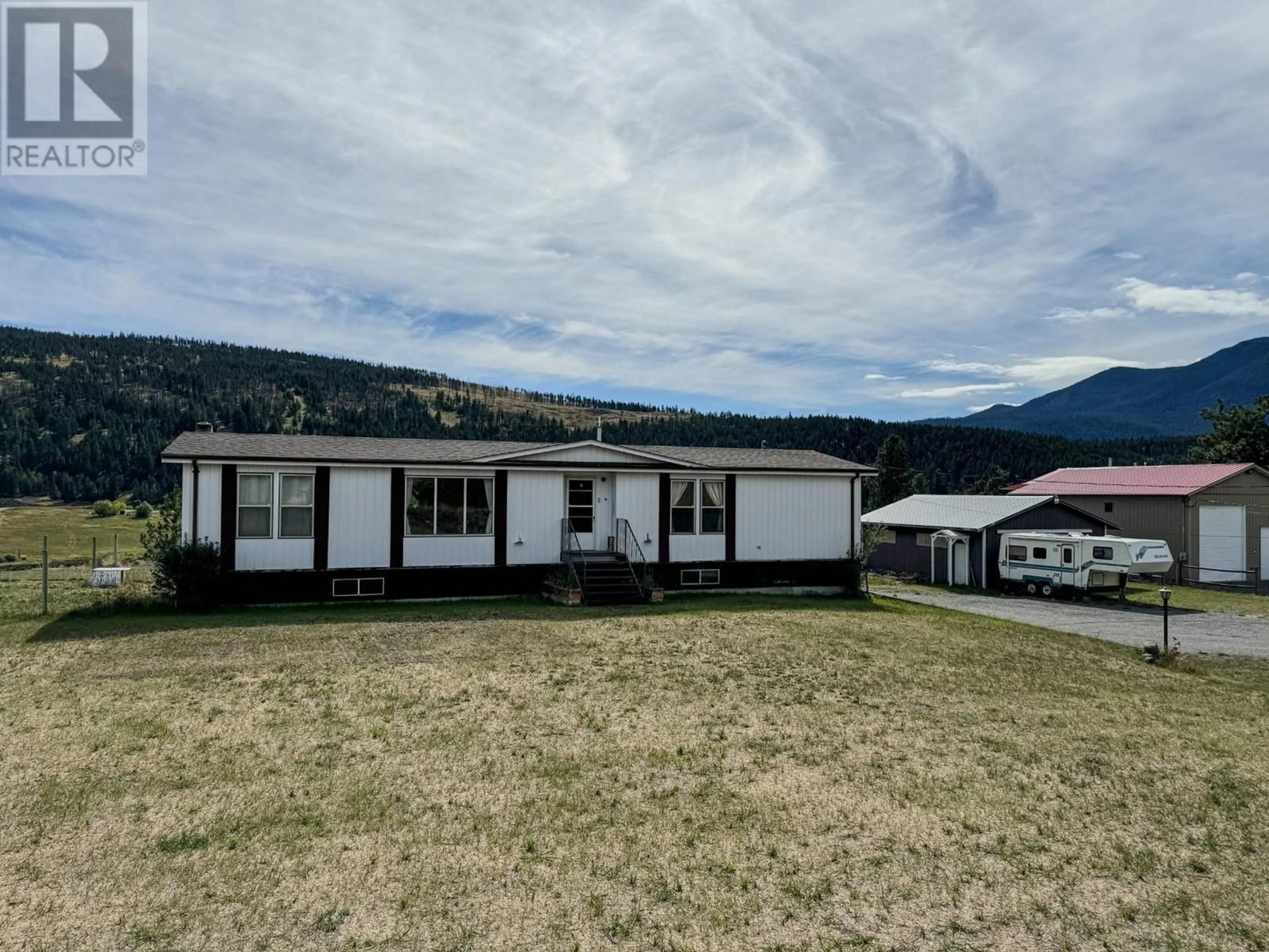 A pic from outside/outdoor area/front of a property/back of a property/a pic from drone, mountain view for 7520 WEST SUBDIVISION ROAD, Clinton British Columbia V0K1K0