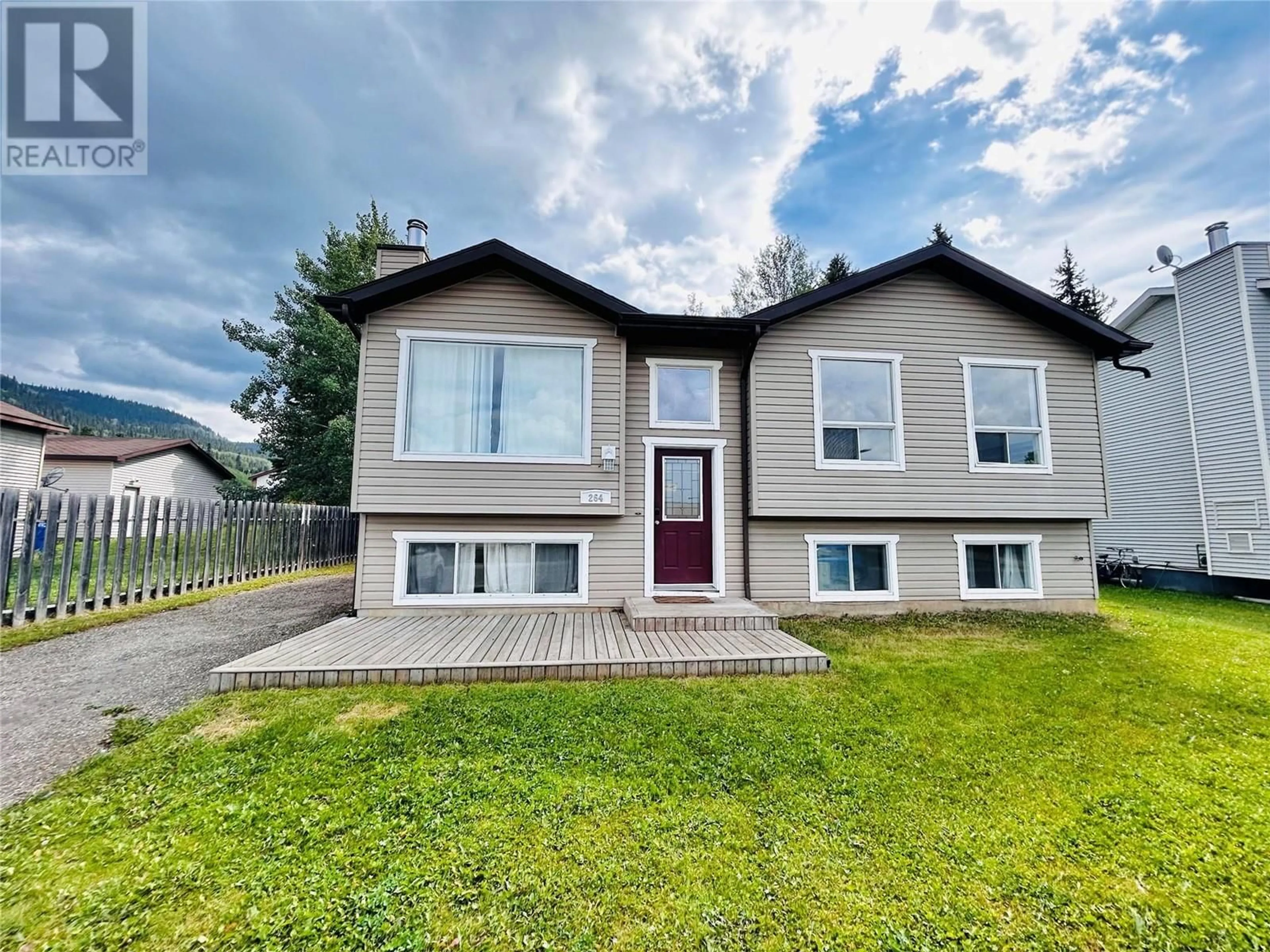 Home with vinyl exterior material, unknown for 264 MURRAY DRIVE, Tumbler Ridge British Columbia V0C2W0