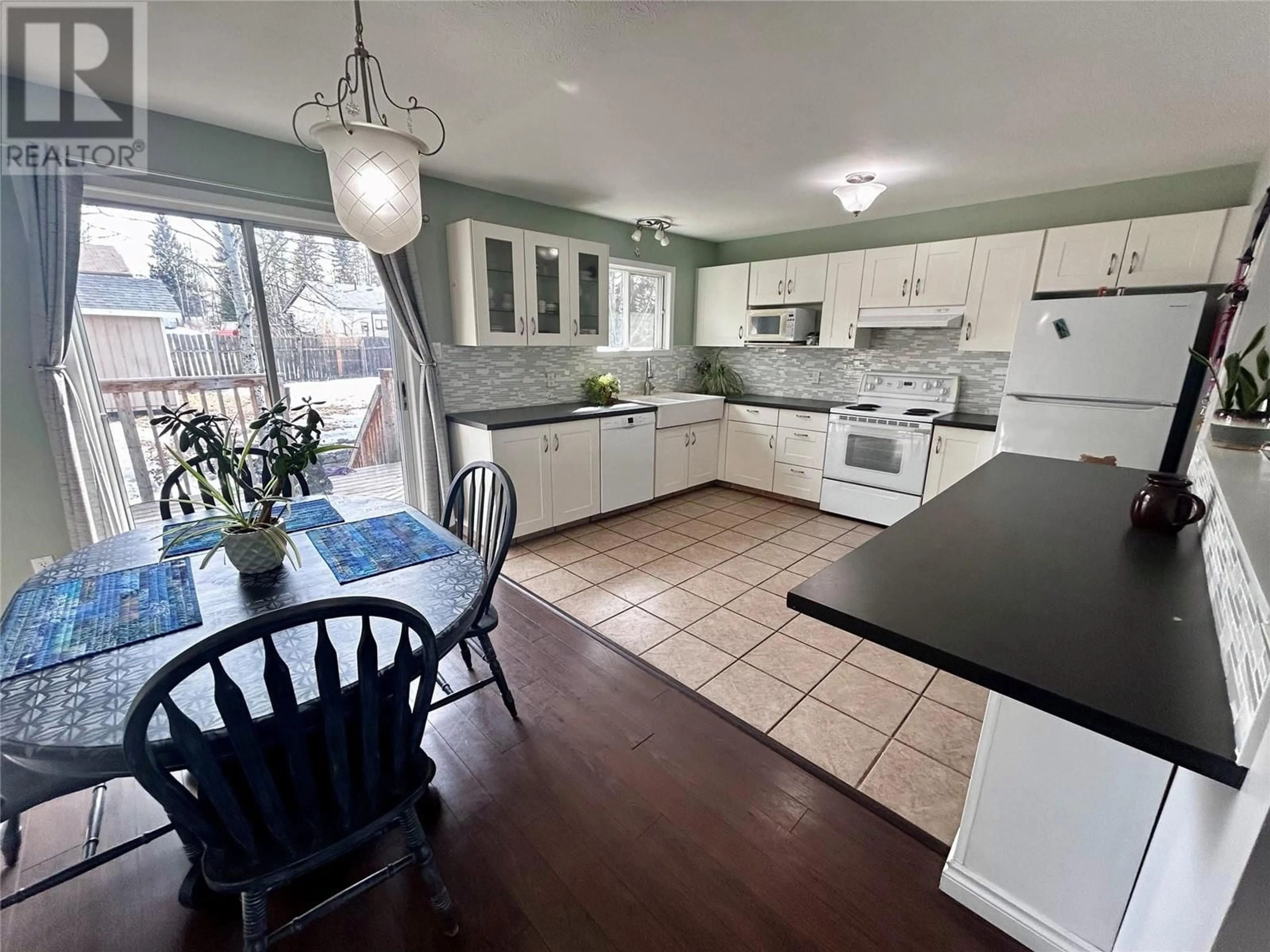 Open concept kitchen, unknown for 264 MURRAY DRIVE, Tumbler Ridge British Columbia V0C2W0