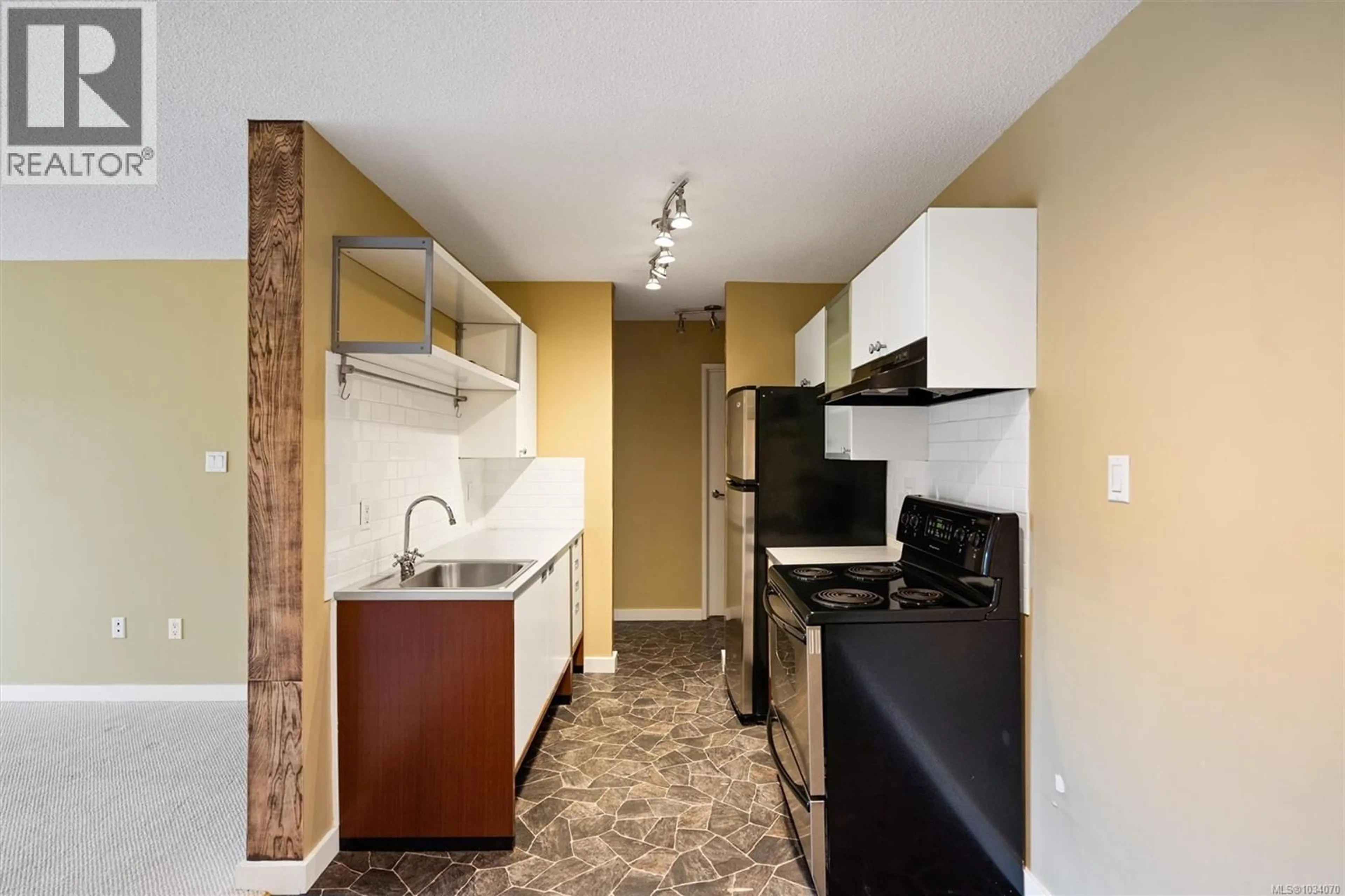 Standard kitchen, unknown for 204 - 1035 MCCLURE STREET, Victoria British Columbia V8V3G1
