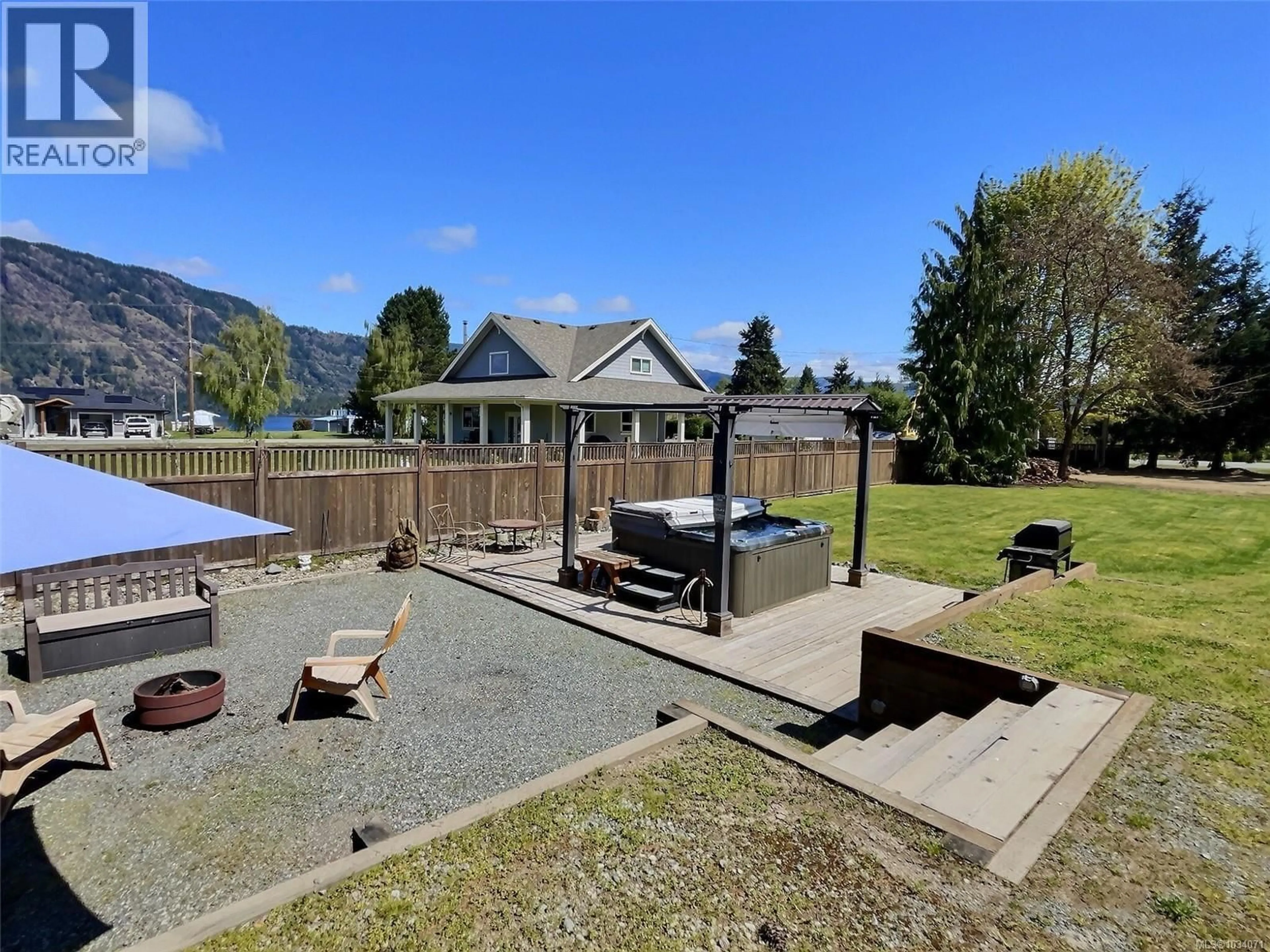 A pic from outside/outdoor area/front of a property/back of a property/a pic from drone, mountain view for 6855 CHARLES PLACE, Honeymoon Bay British Columbia V0R1Y0
