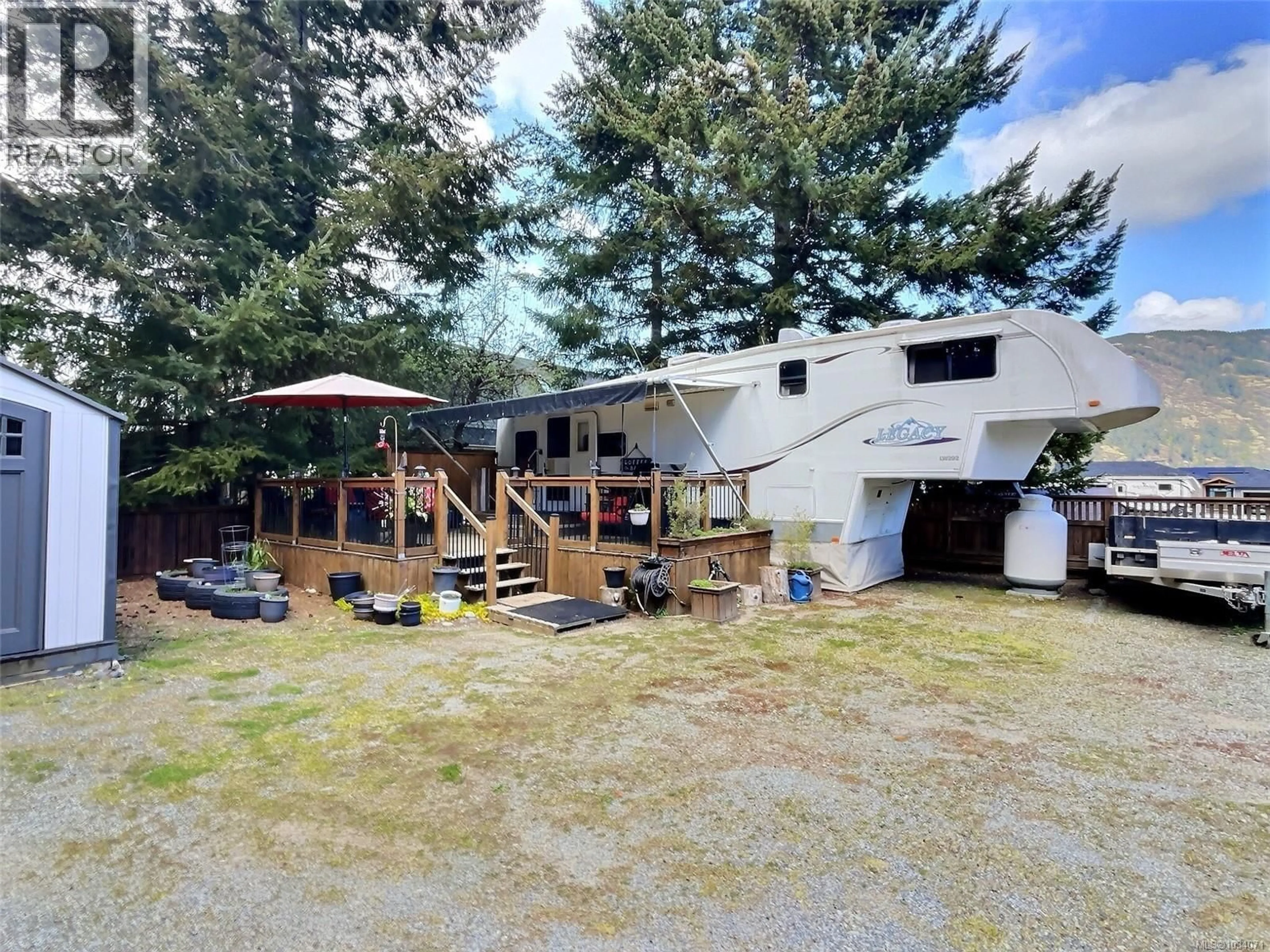 A pic from outside/outdoor area/front of a property/back of a property/a pic from drone, mountain view for 6855 CHARLES PLACE, Honeymoon Bay British Columbia V0R1Y0