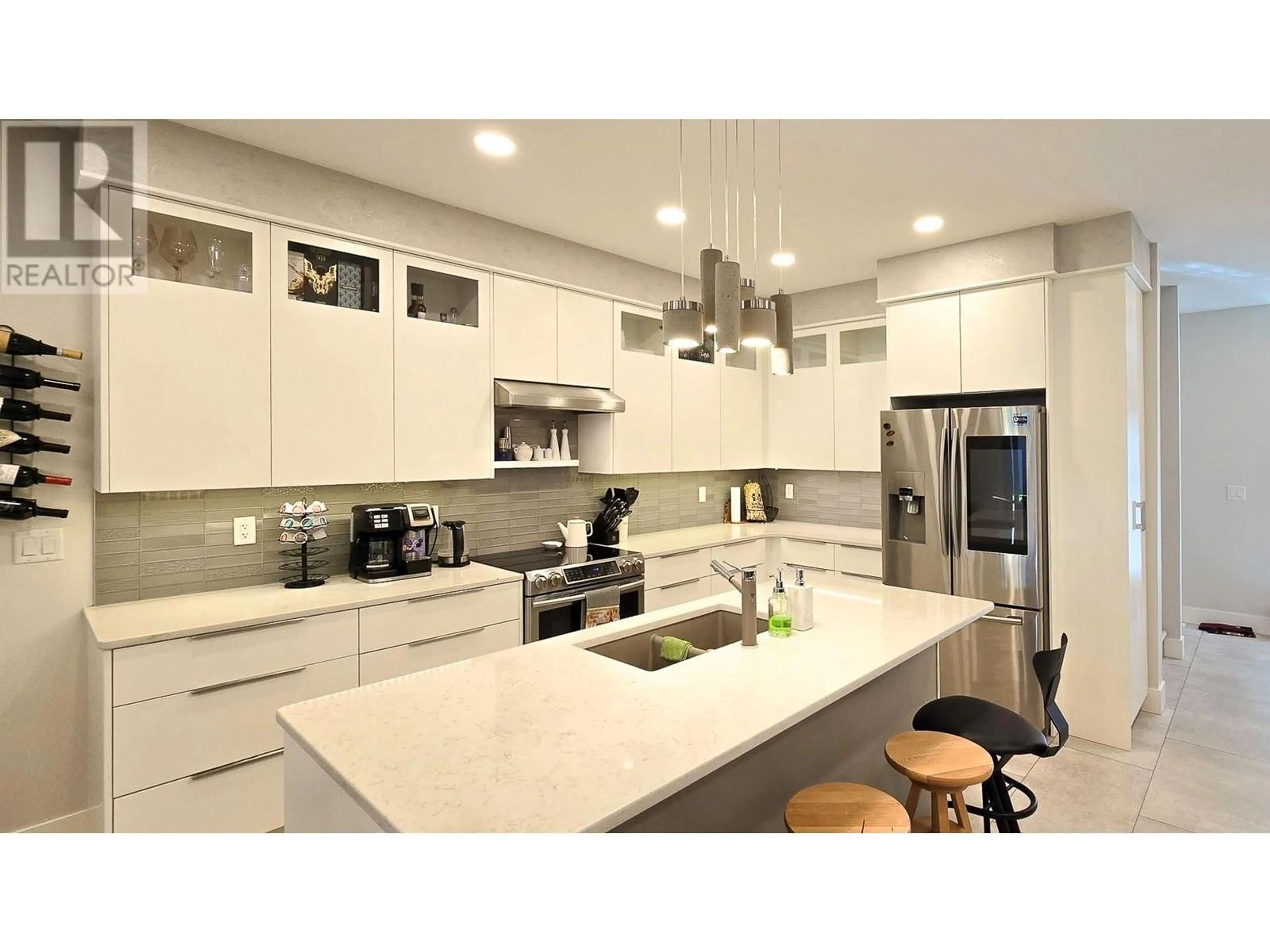 Contemporary kitchen, ceramic/tile floor for 8 - 7373 BROOKS LANE, Vernon British Columbia V1H1G6