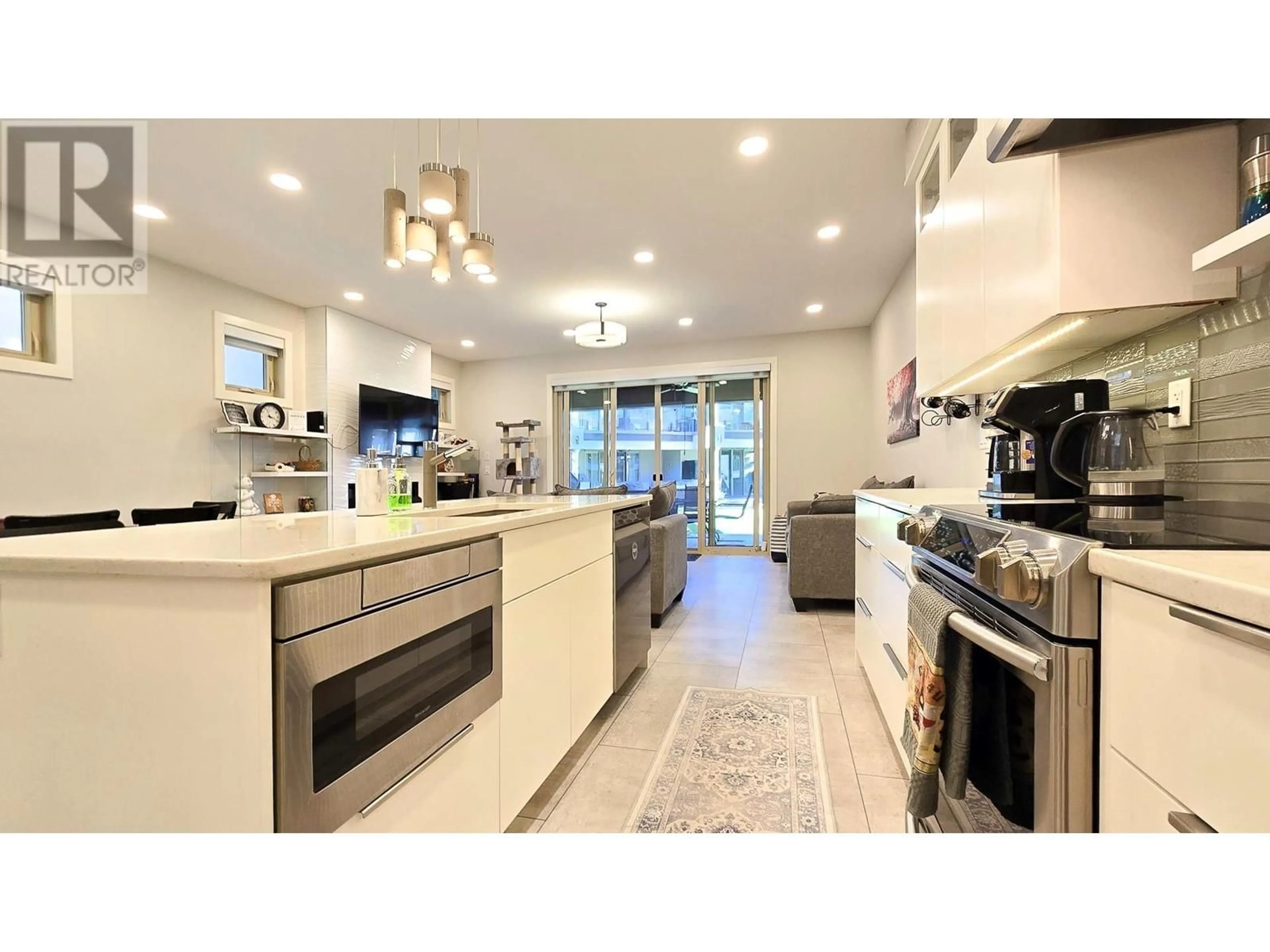 Contemporary kitchen, ceramic/tile floor for 8 - 7373 BROOKS LANE, Vernon British Columbia V1H1G6