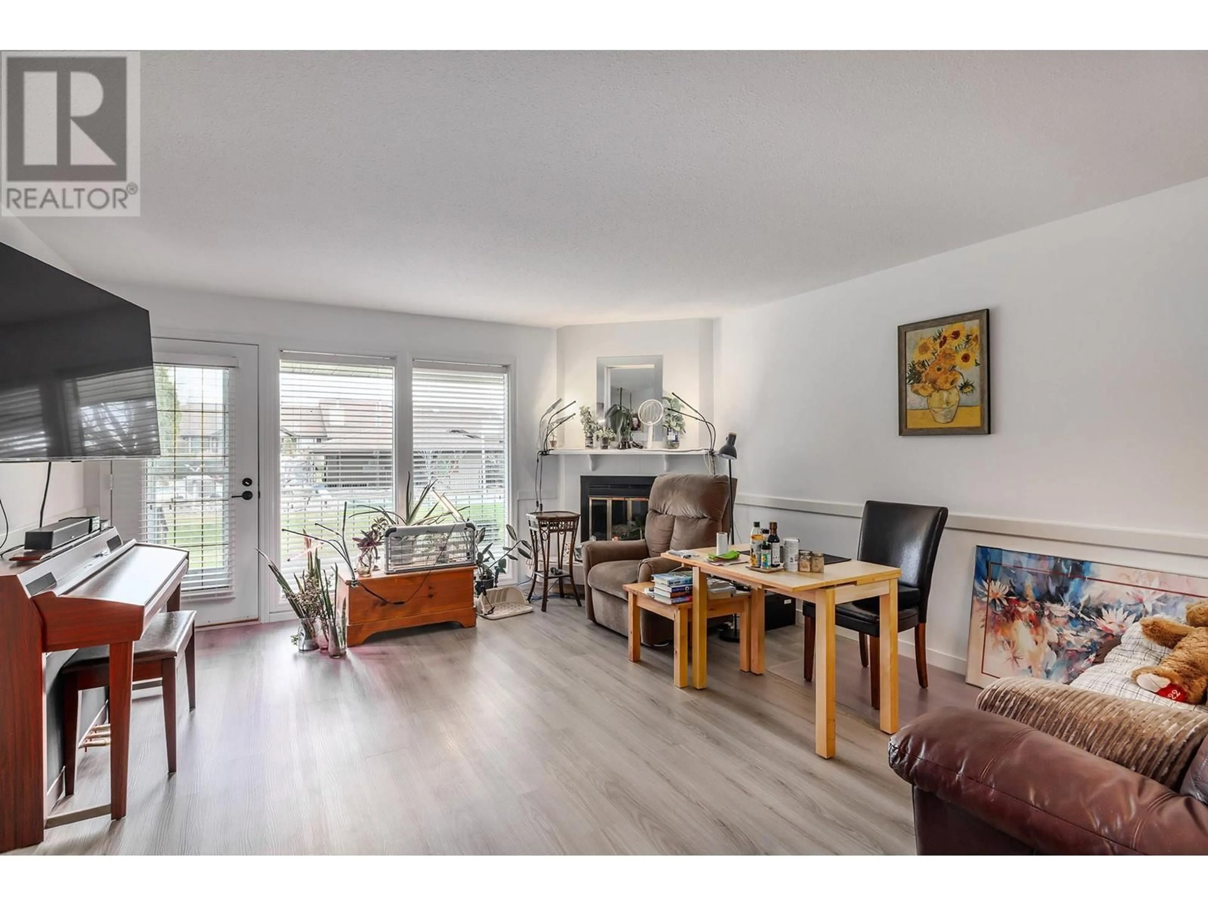 Living room with furniture, wood/laminate floor for 13 - 2200 GORDON DRIVE, Kelowna British Columbia V1Y8T7