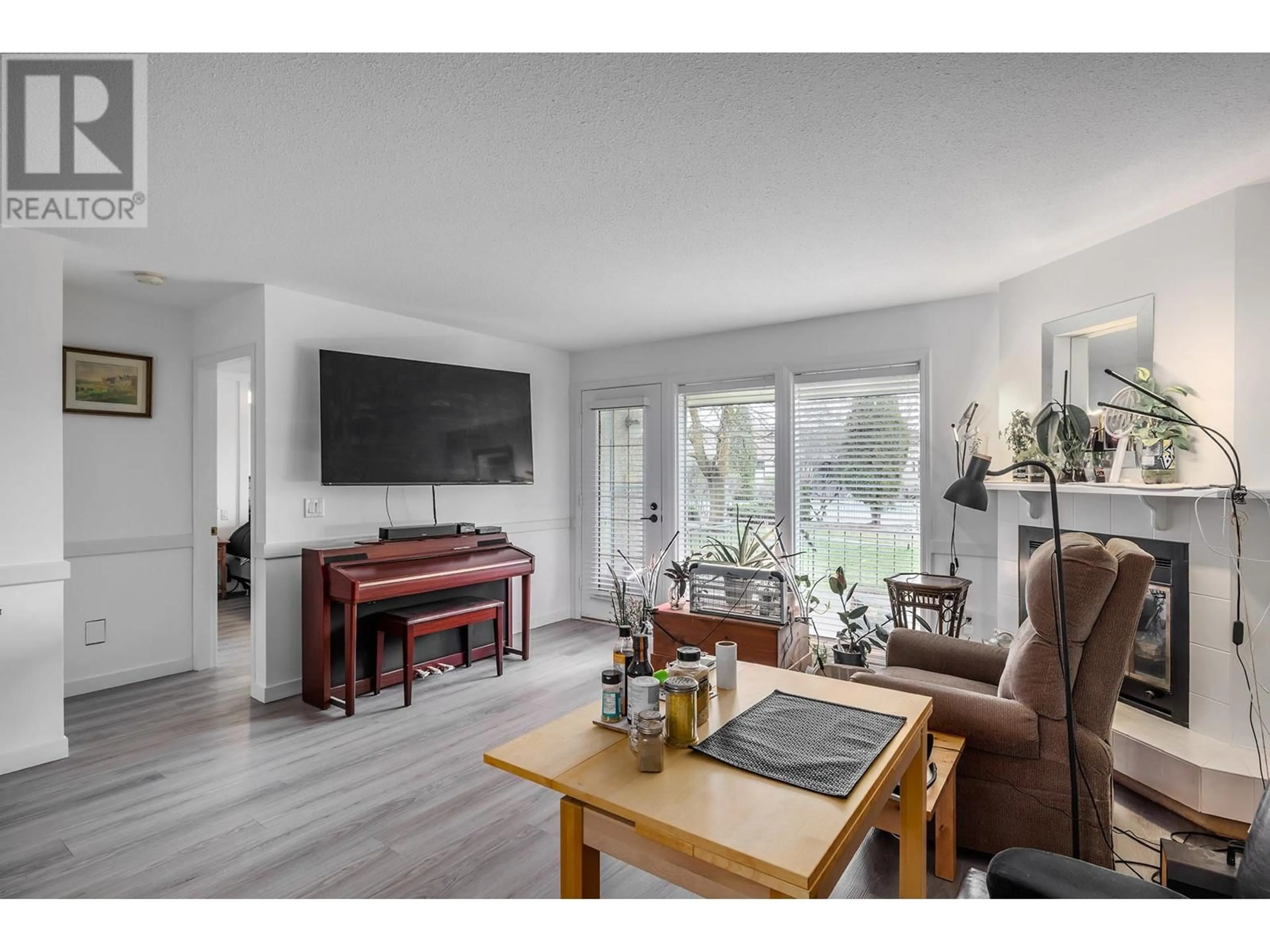 Living room with furniture, wood/laminate floor for 13 - 2200 GORDON DRIVE, Kelowna British Columbia V1Y8T7