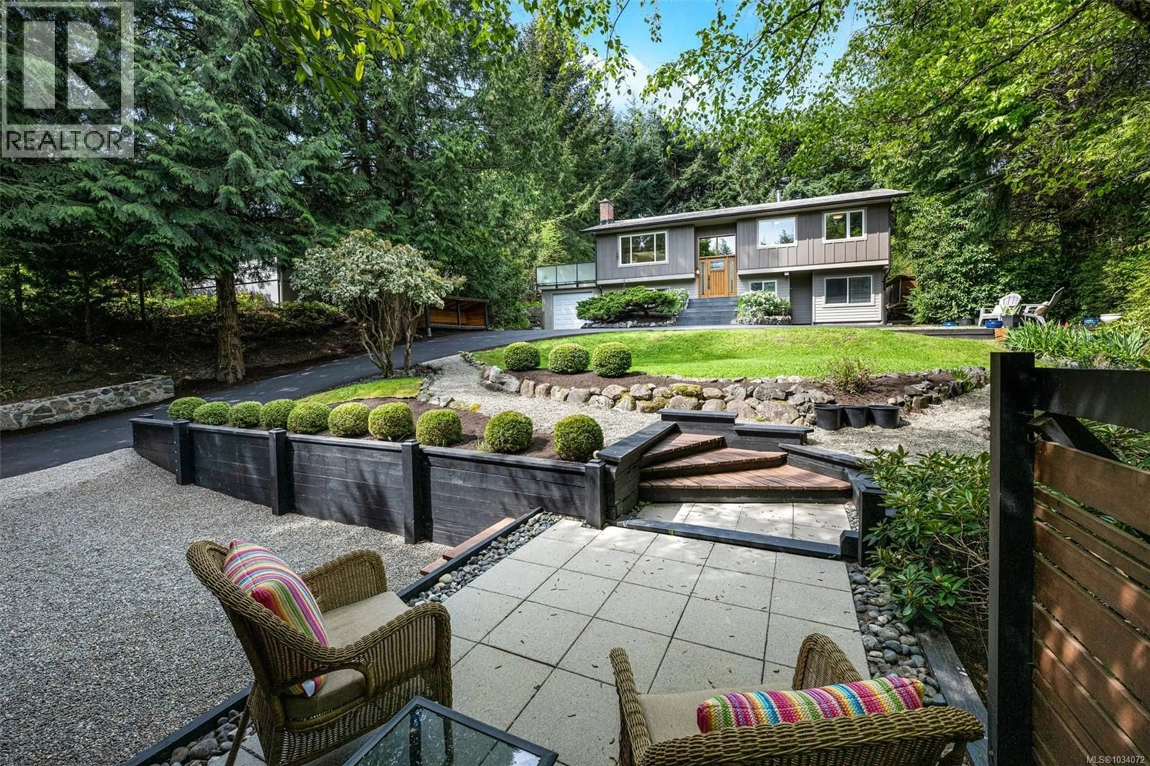 Patio, street for 5222 BECKTON ROAD, Saanich British Columbia V8Y2C1