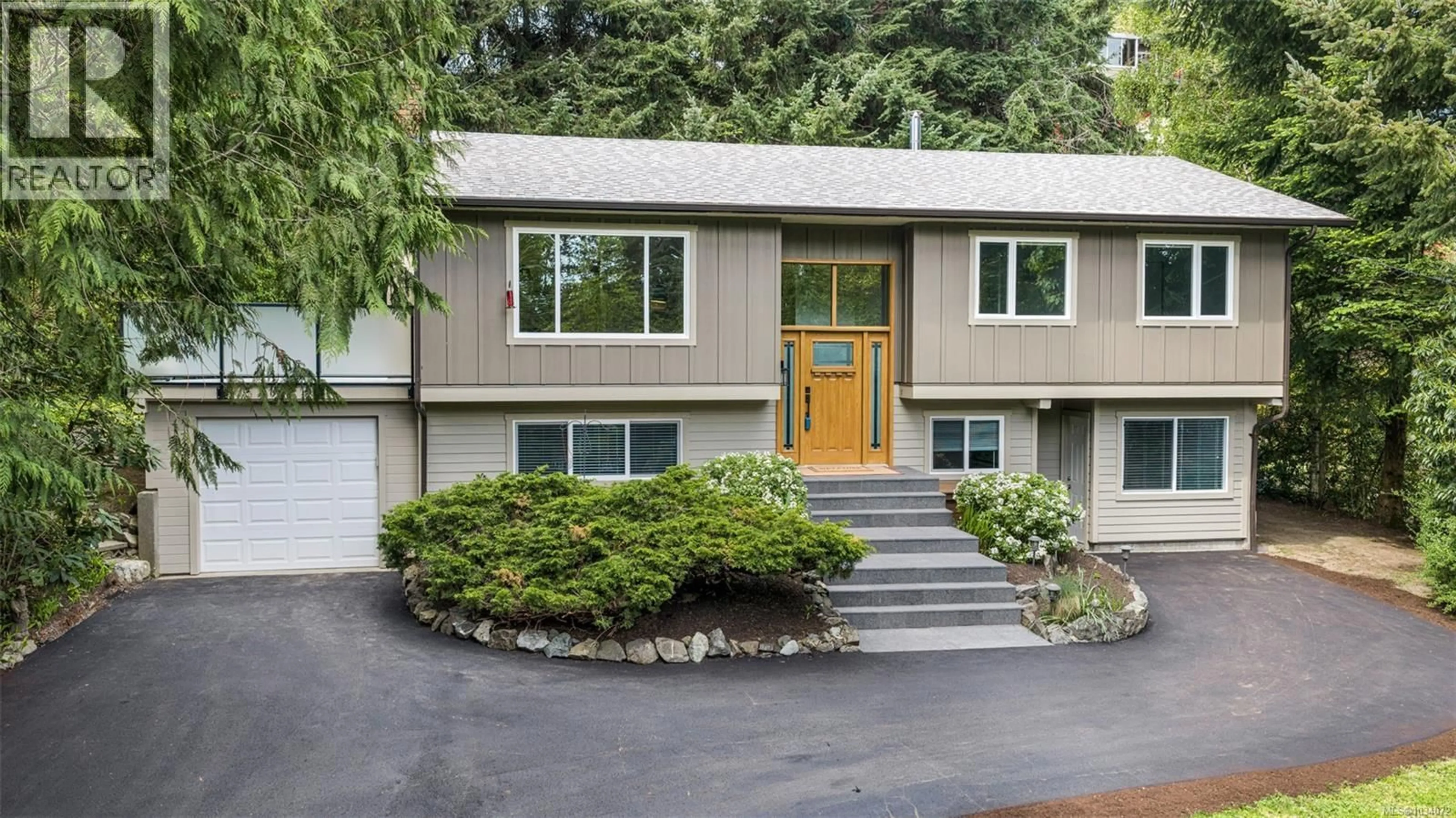 Home with vinyl exterior material, street for 5222 BECKTON ROAD, Saanich British Columbia V8Y2C1