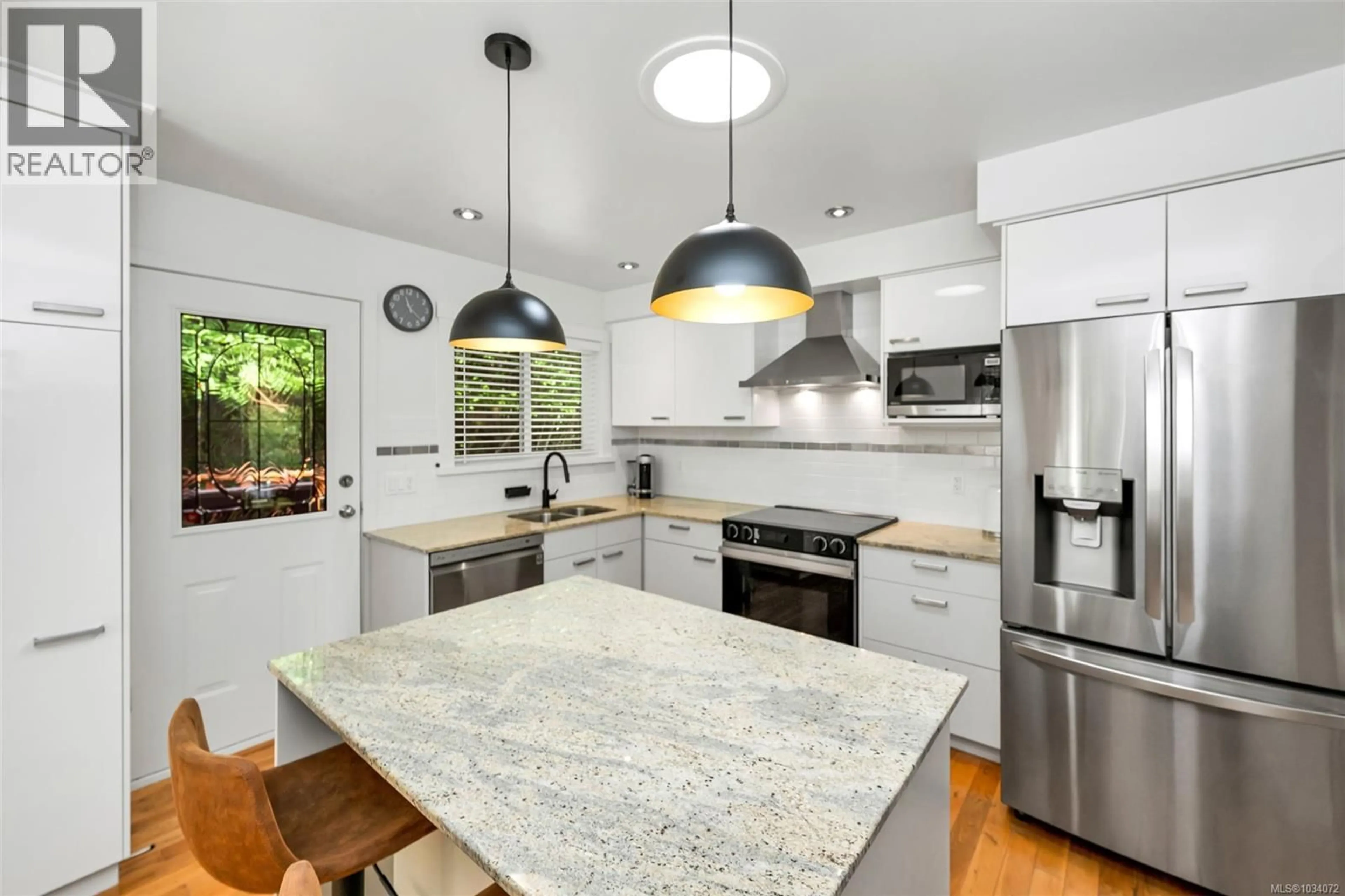 Open concept kitchen, unknown for 5222 BECKTON ROAD, Saanich British Columbia V8Y2C1