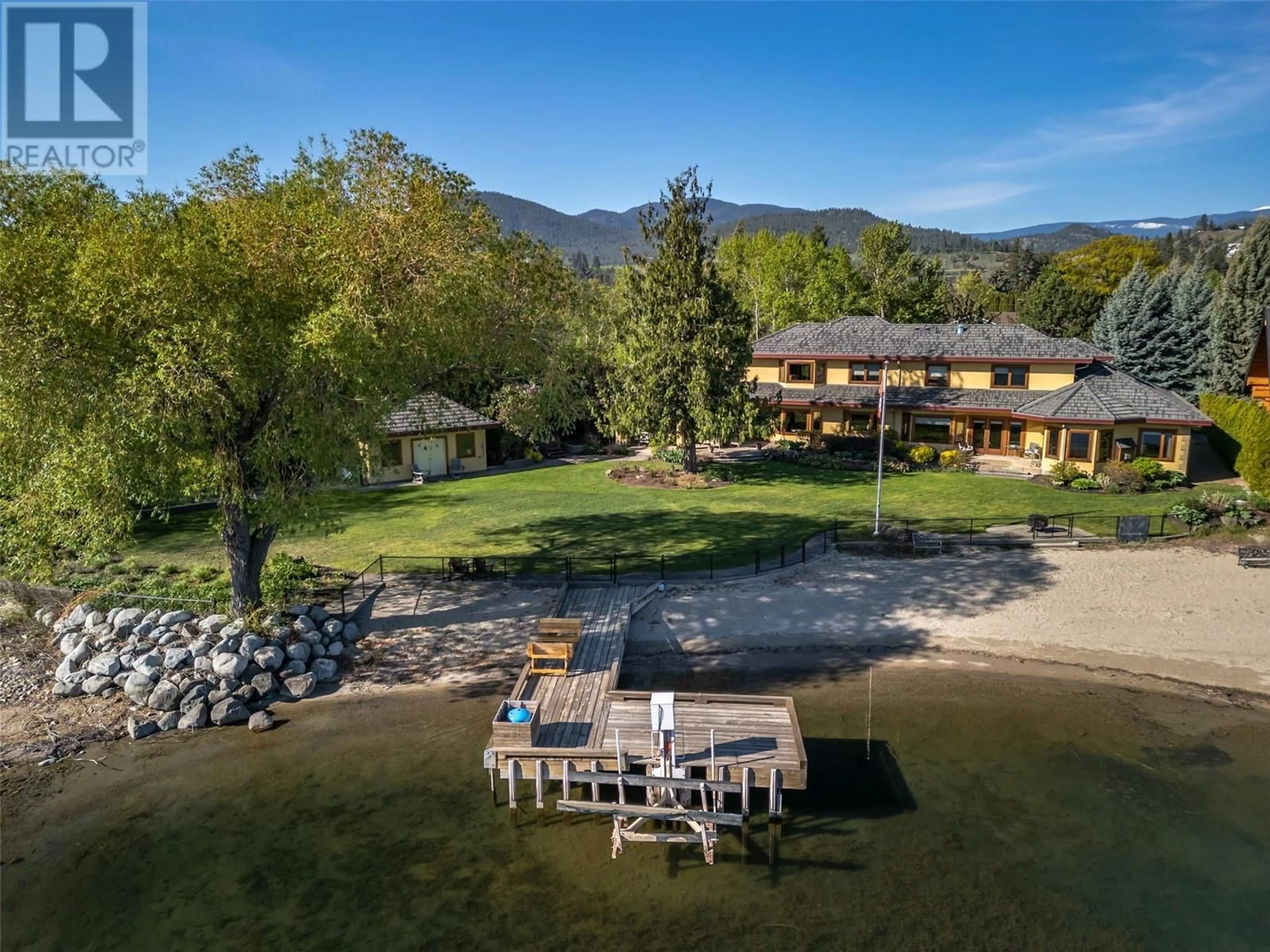 A pic from outside/outdoor area/front of a property/back of a property/a pic from drone, mountain view for 7801 OAK AVENUE, Summerland British Columbia V0H1Z9