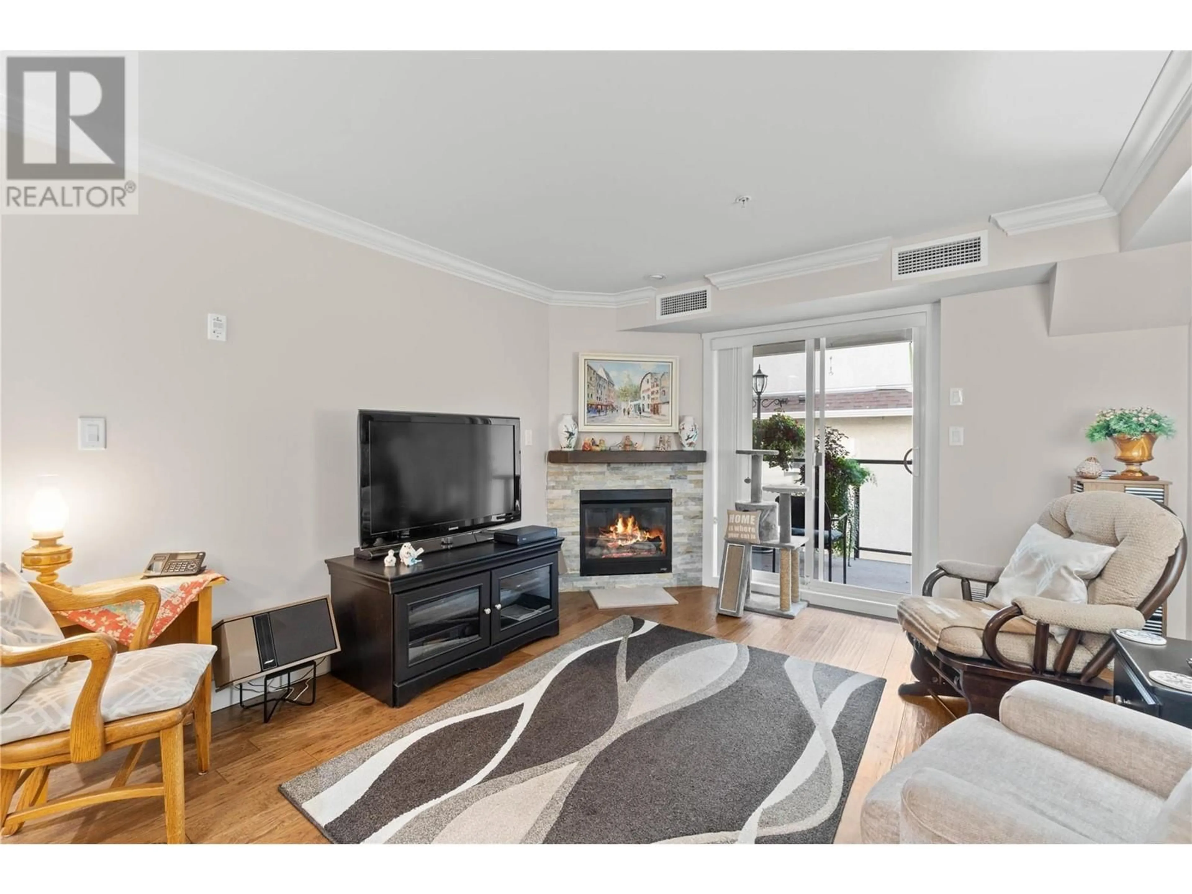 Living room with furniture, wood/laminate floor for 304 - 330 4 AVENUE SOUTHEAST, Salmon Arm British Columbia V0E0E2