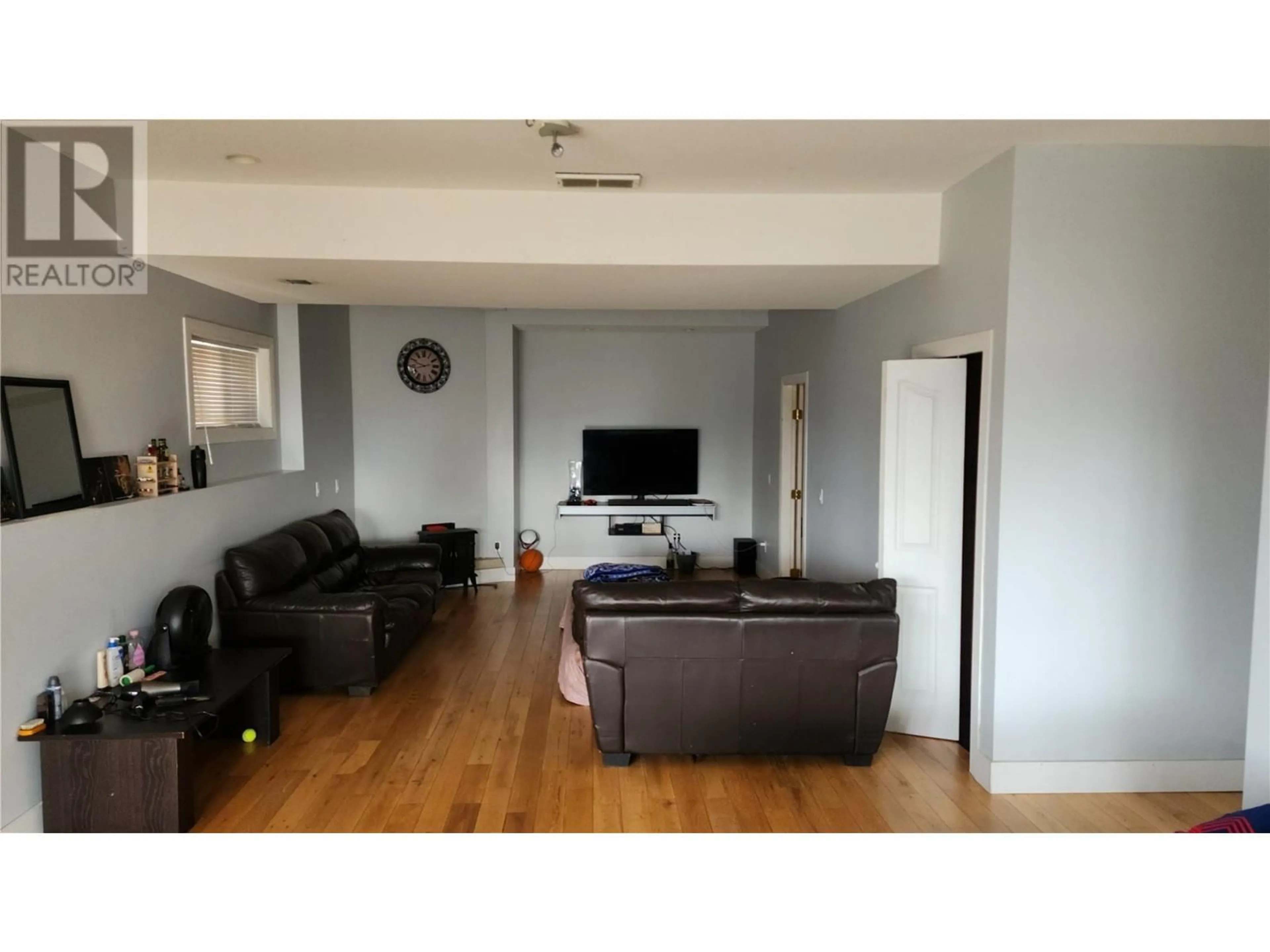 Living room with furniture, wood/laminate floor for 1378 BENTIEN ROAD, Kelowna British Columbia V1X7K3