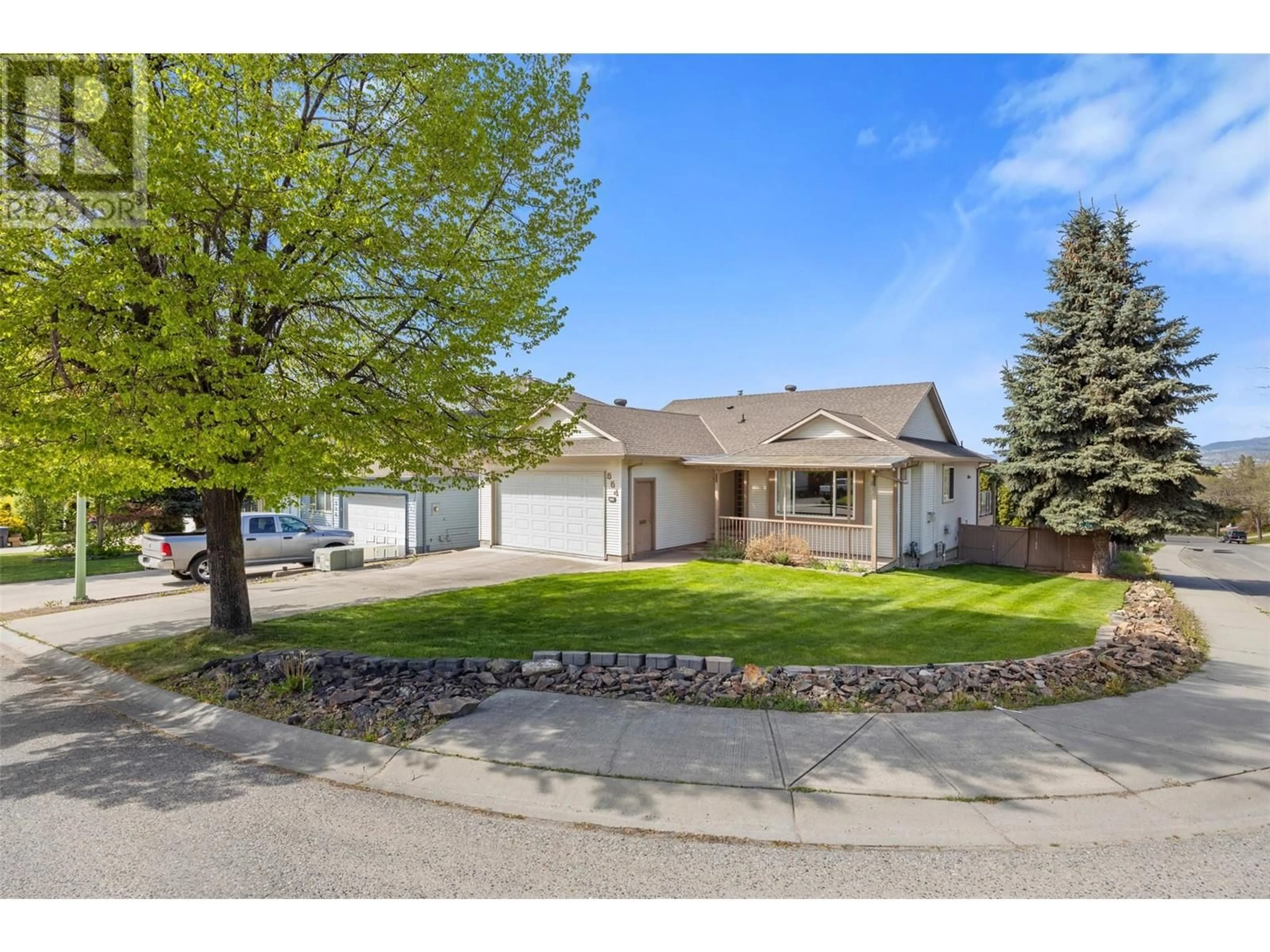 Home with vinyl exterior material, street for 554 HOLBROOK ROAD EAST, Kelowna British Columbia V1X7G8