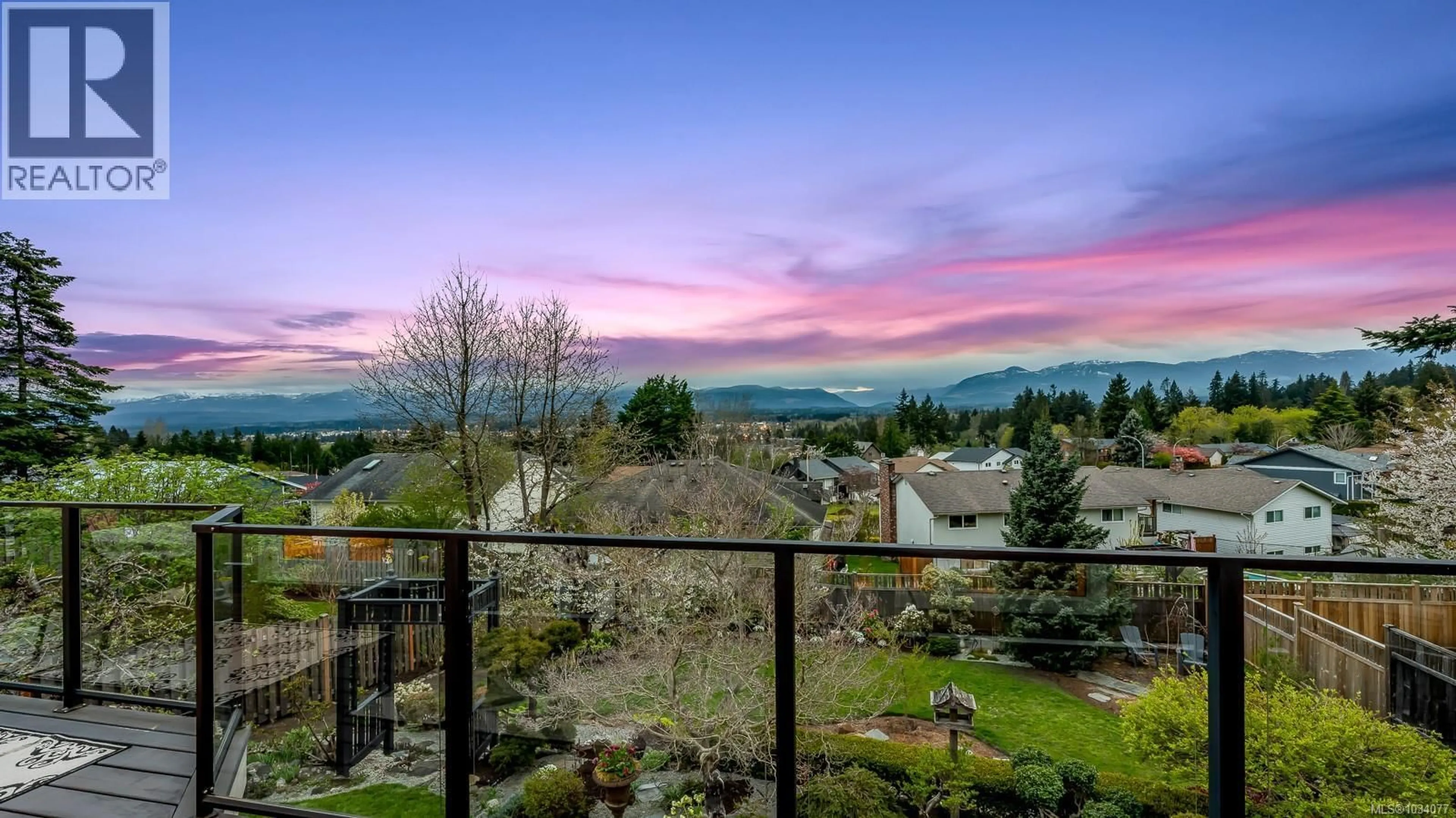 A pic from outside/outdoor area/front of a property/back of a property/a pic from drone, mountain view for 231 STAFFORD AVENUE, Courtenay British Columbia V9N6Z6