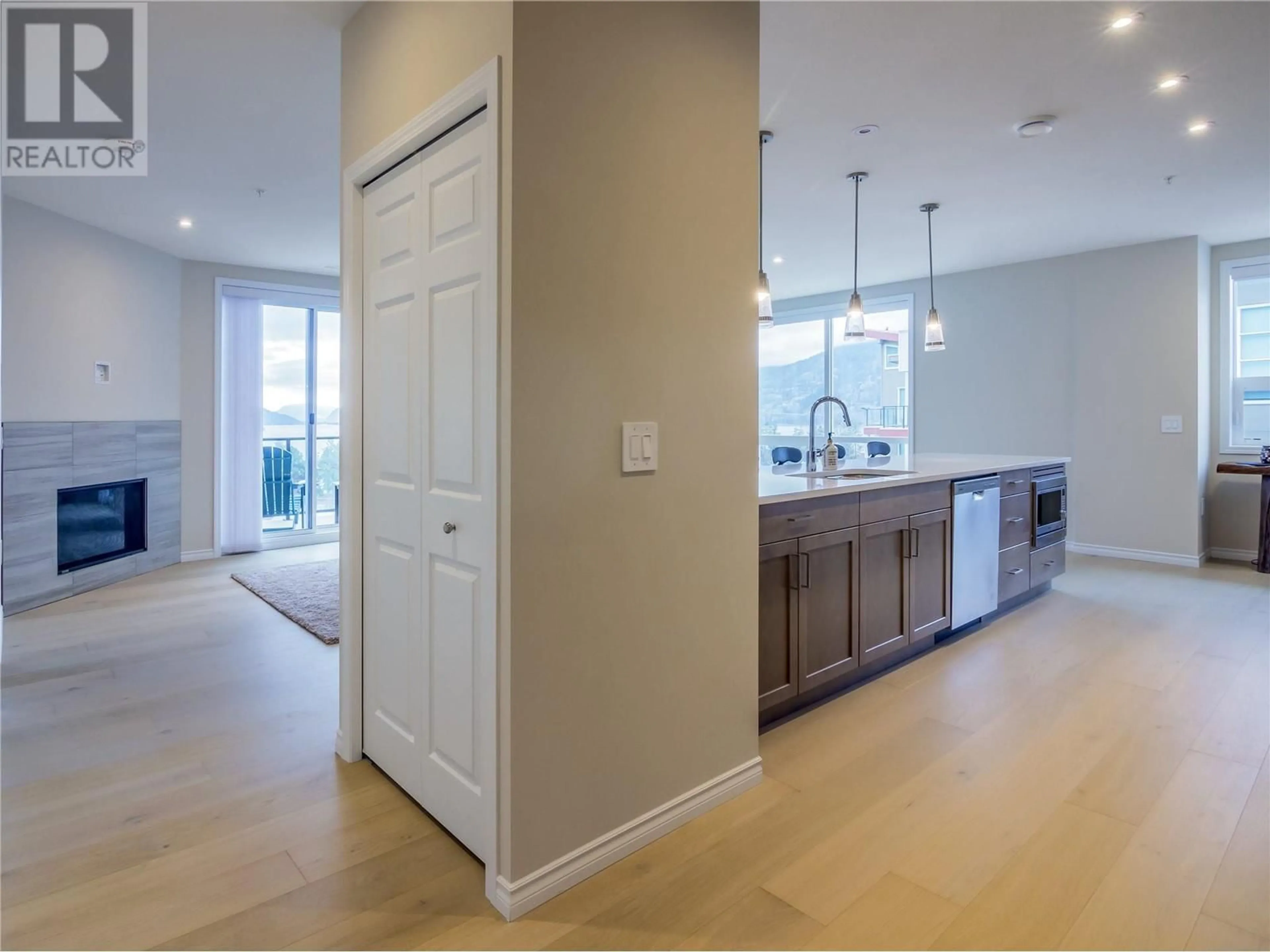 Indoor entryway for 1204 - 3362 SKAHA LAKE ROAD, Penticton British Columbia V2A0J4