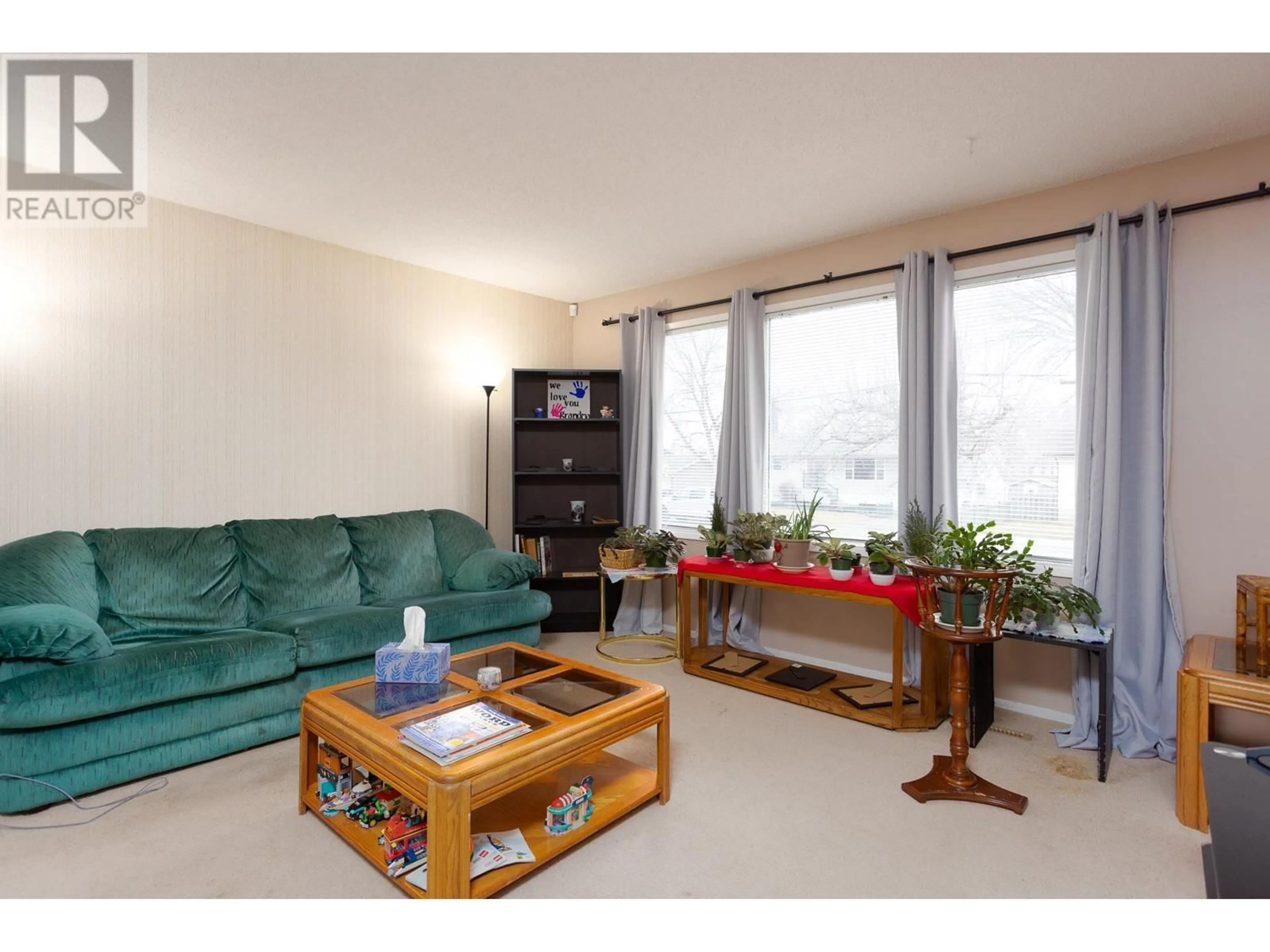 Living room with furniture, wood/laminate floor for 255 HOLBROOK ROAD WEST, Kelowna British Columbia V1X1S1