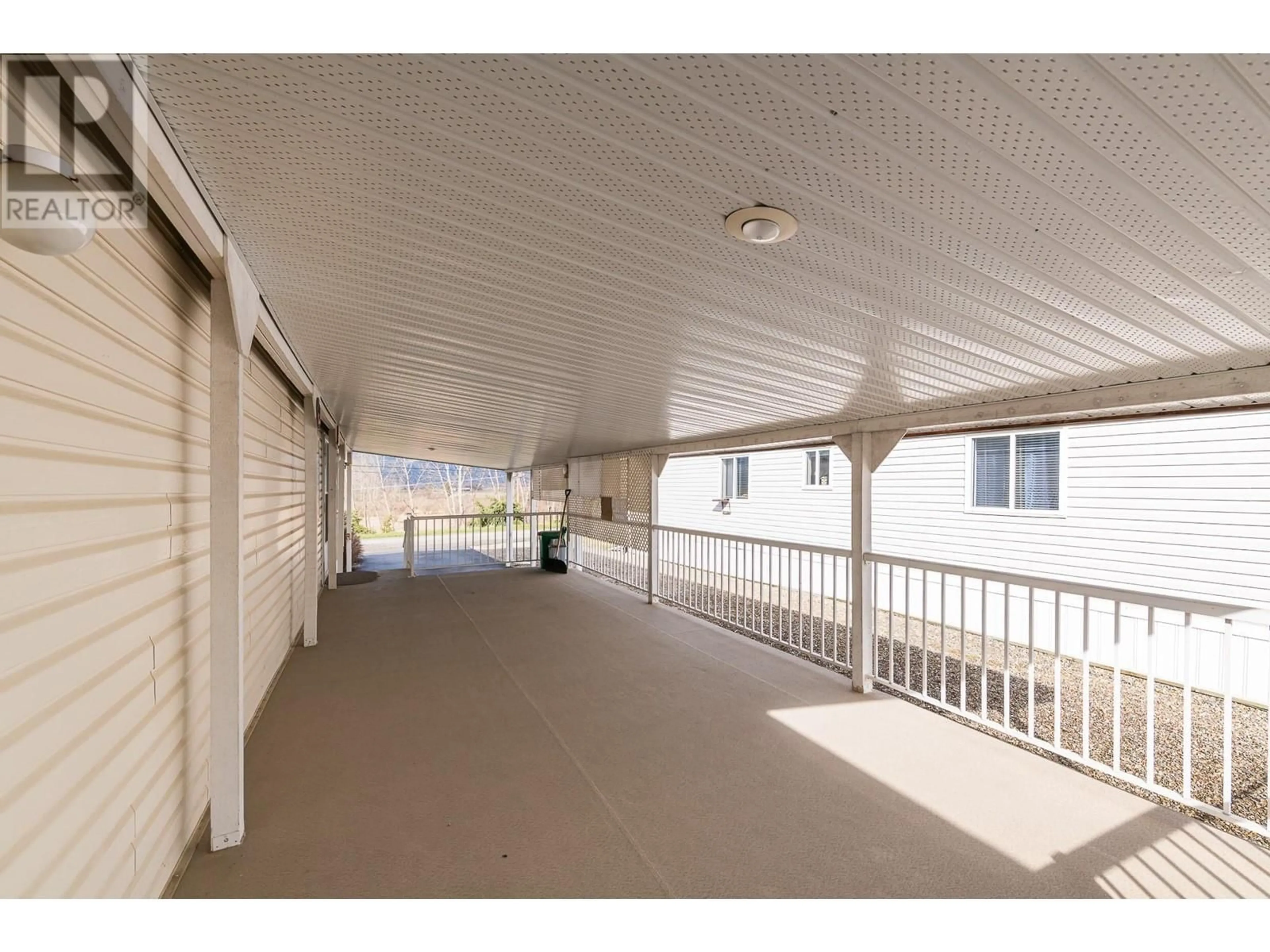 Patio, unknown for 90 - 445 6TH AVENUE NORTH, Creston British Columbia V0B1G3