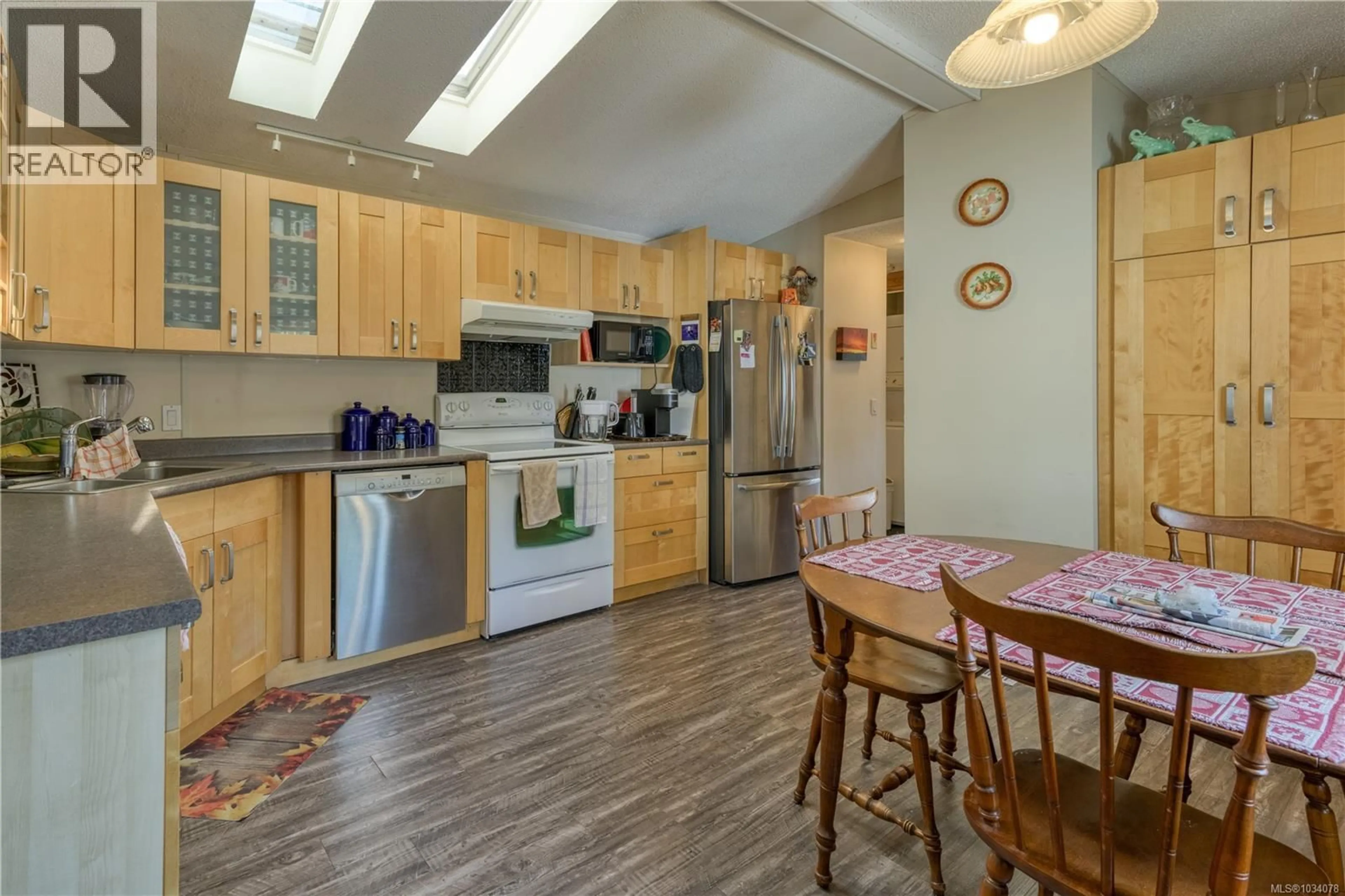 Standard kitchen, unknown for 1 - 5250 BEAVER HARBOUR ROAD, Port Hardy British Columbia V0N2P0