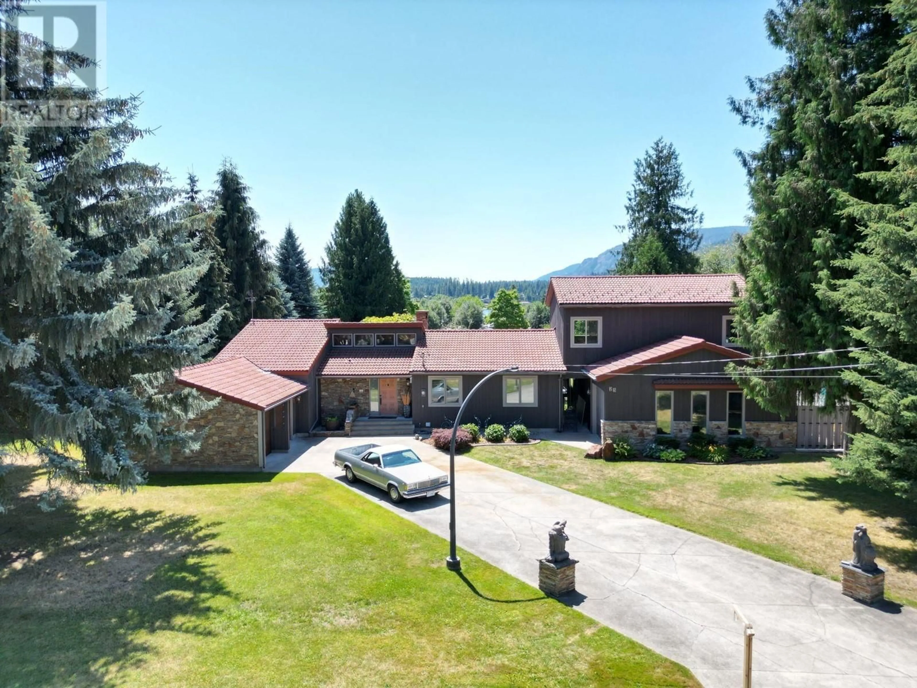 A pic from outside/outdoor area/front of a property/back of a property/a pic from drone, mountain view for 25 WILSON ROAD, Christina Lake British Columbia V0H1E0
