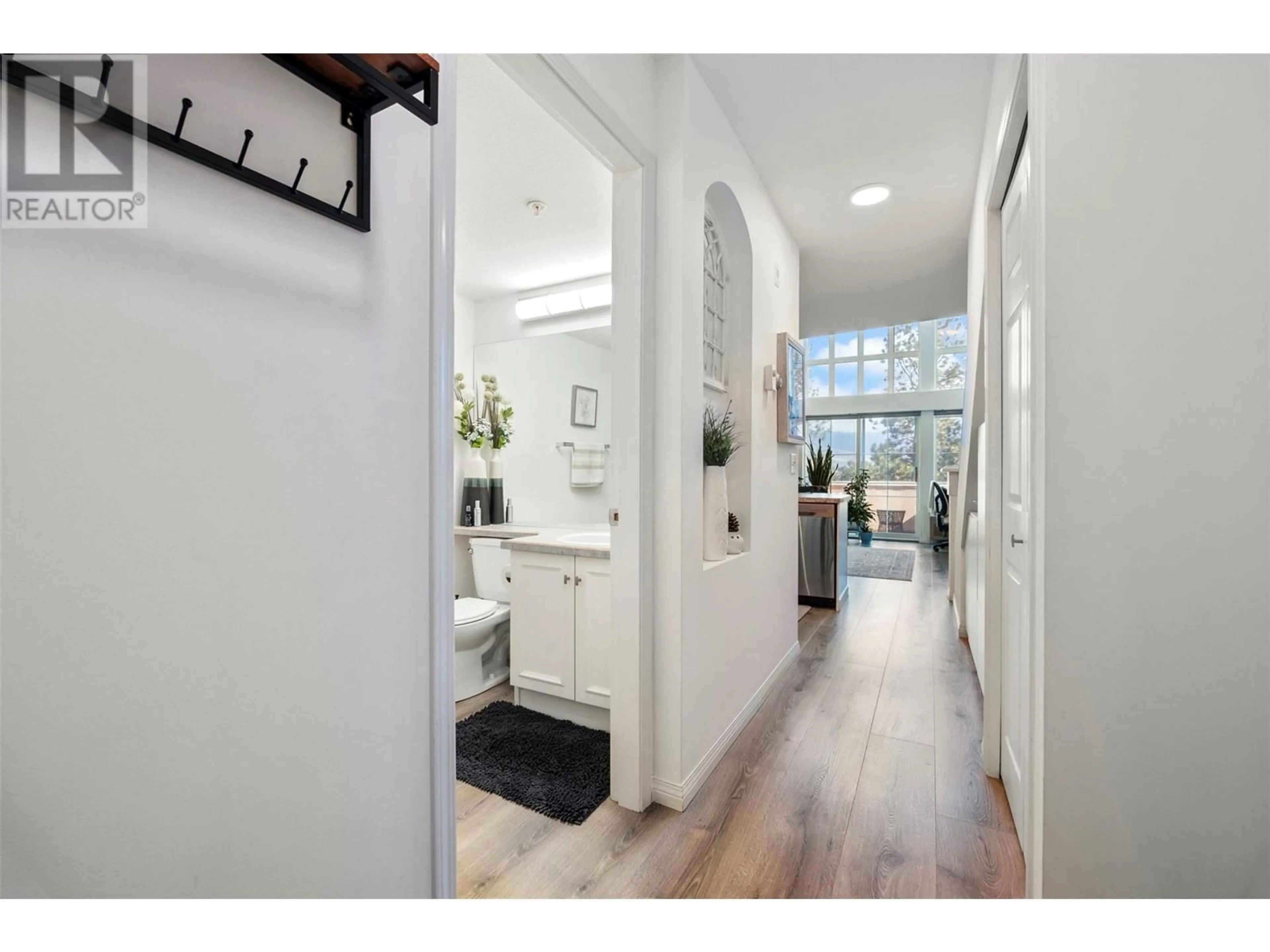 Indoor entryway for 302 - 3185 VIA CENTRALE OTHER, Kelowna British Columbia V1V2A7