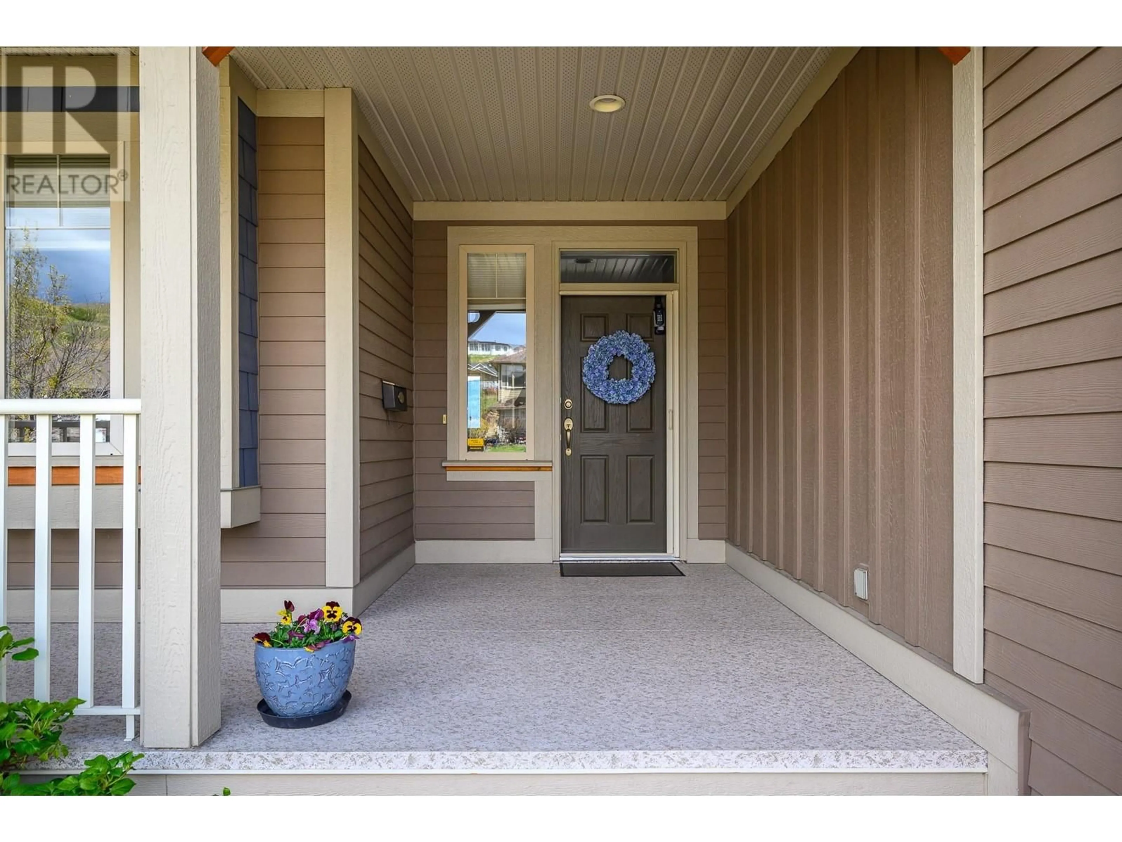 Indoor entryway for 516 MIDDLETON WAY, Coldstream British Columbia V1T3Z8