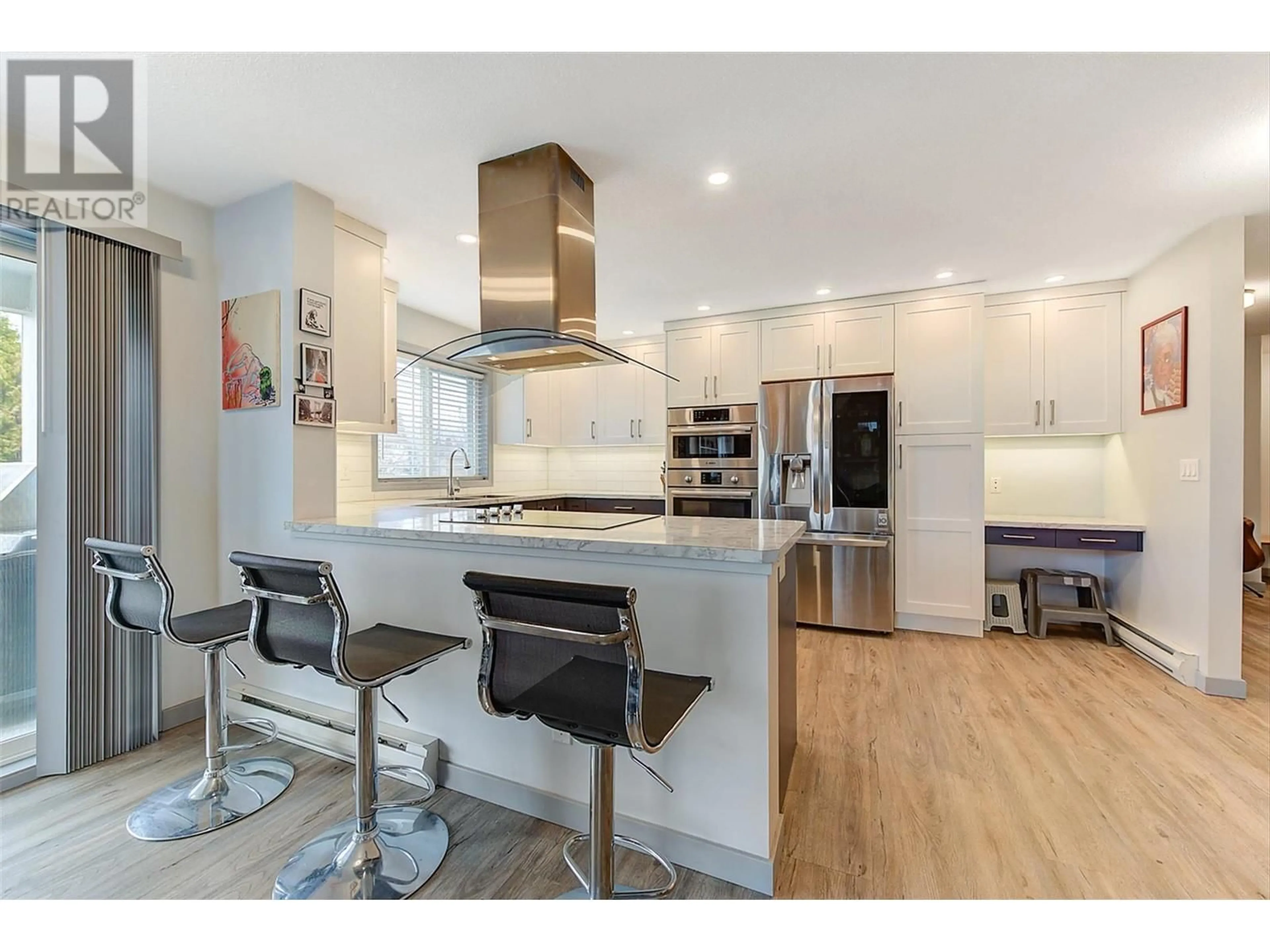 Open concept kitchen, wood/laminate floor for 205 - 555 HOUGHTON ROAD, Kelowna British Columbia V1X7P9