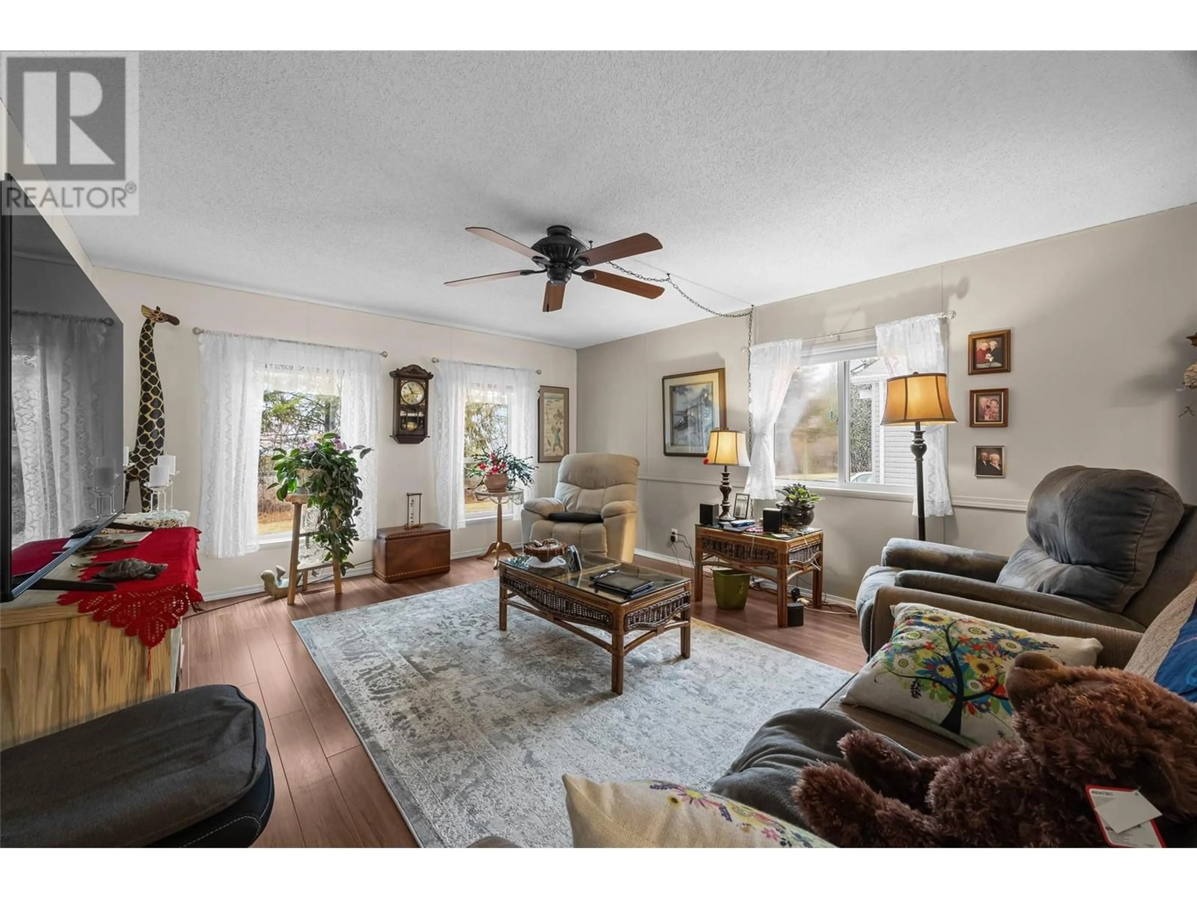 Living room with furniture, unknown for 15 - 1250 HILLSIDE AVENUE, Chase British Columbia v0e1m0