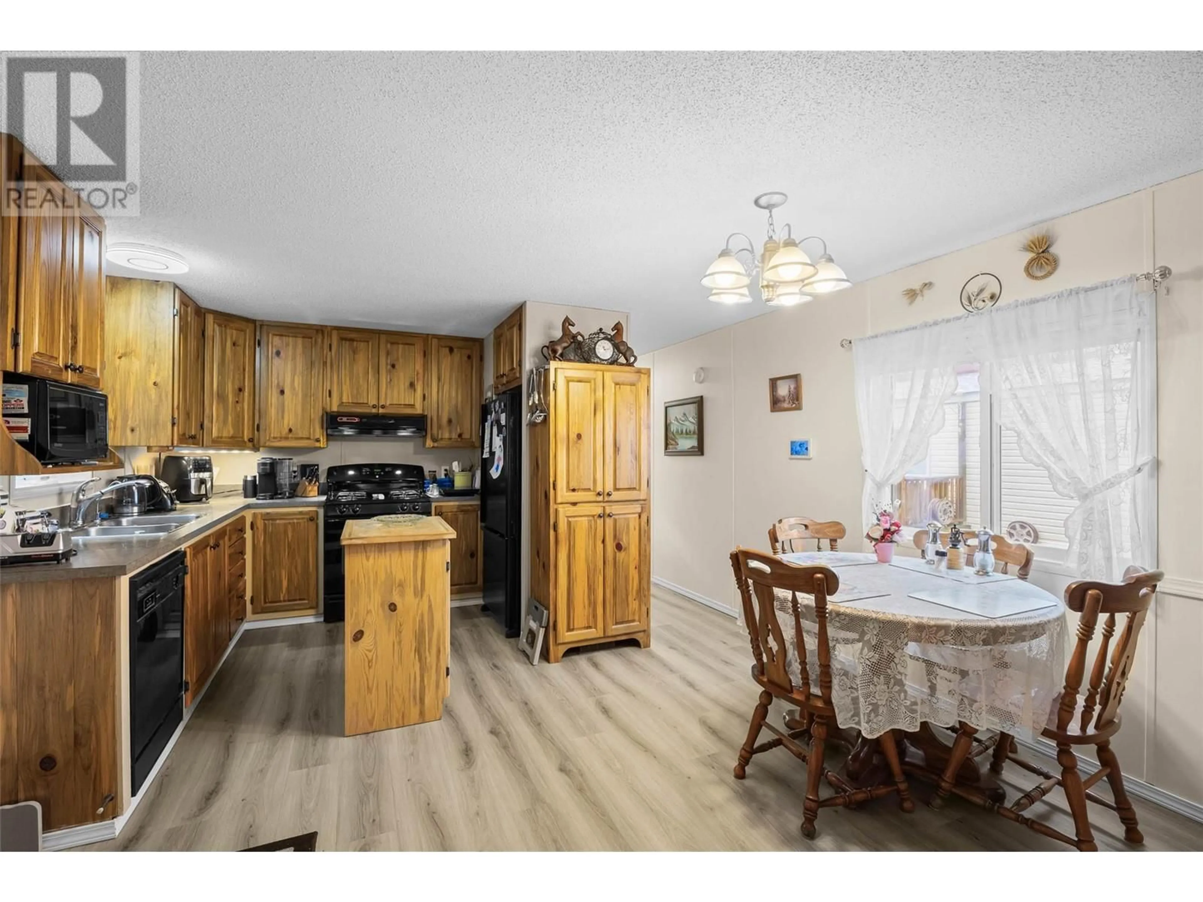 Standard kitchen, unknown for 15 - 1250 HILLSIDE AVENUE, Chase British Columbia v0e1m0