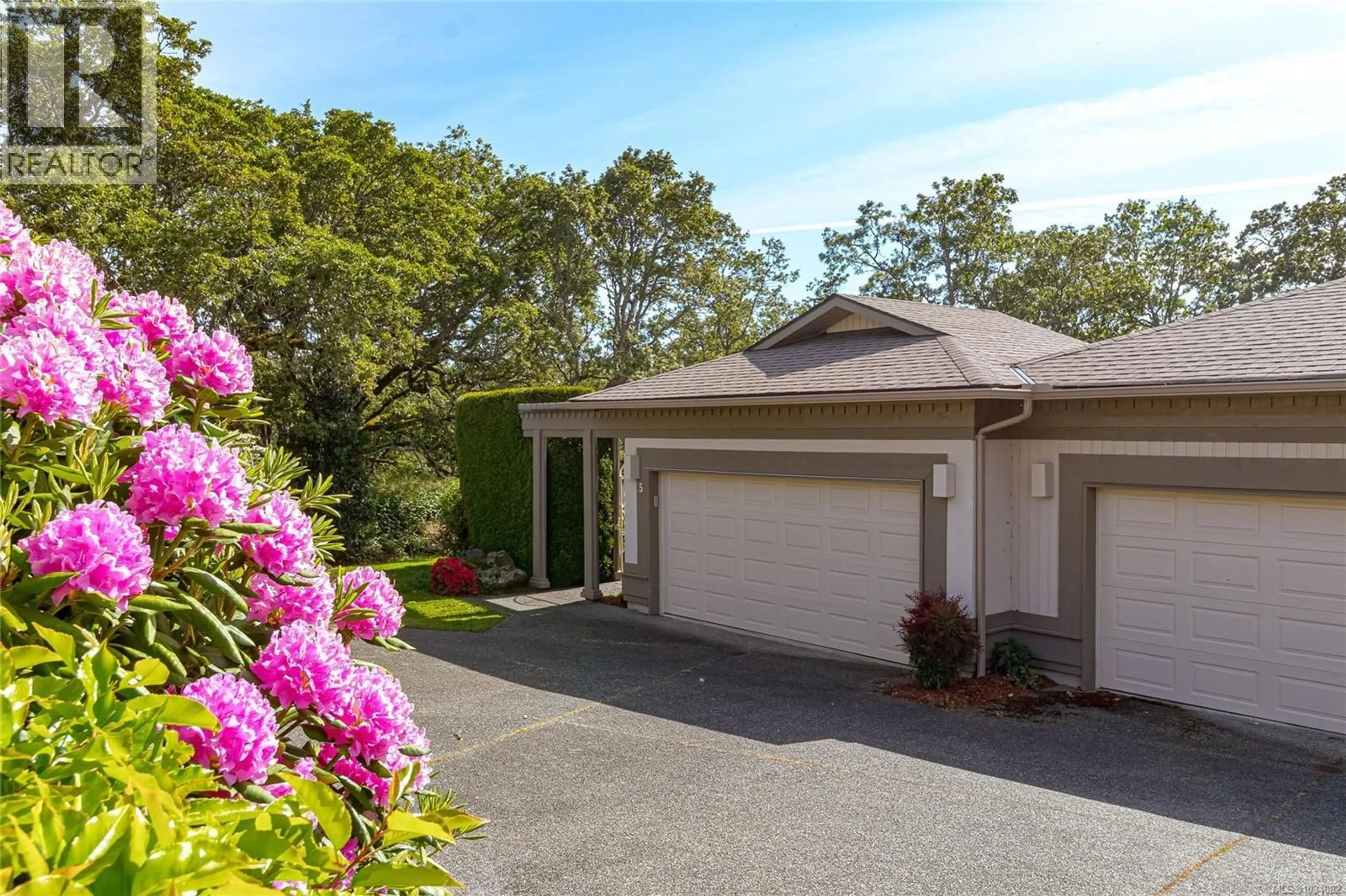 Unknown for 5 - 4300 STONEYWOOD LANE, Saanich British Columbia V8X5A8