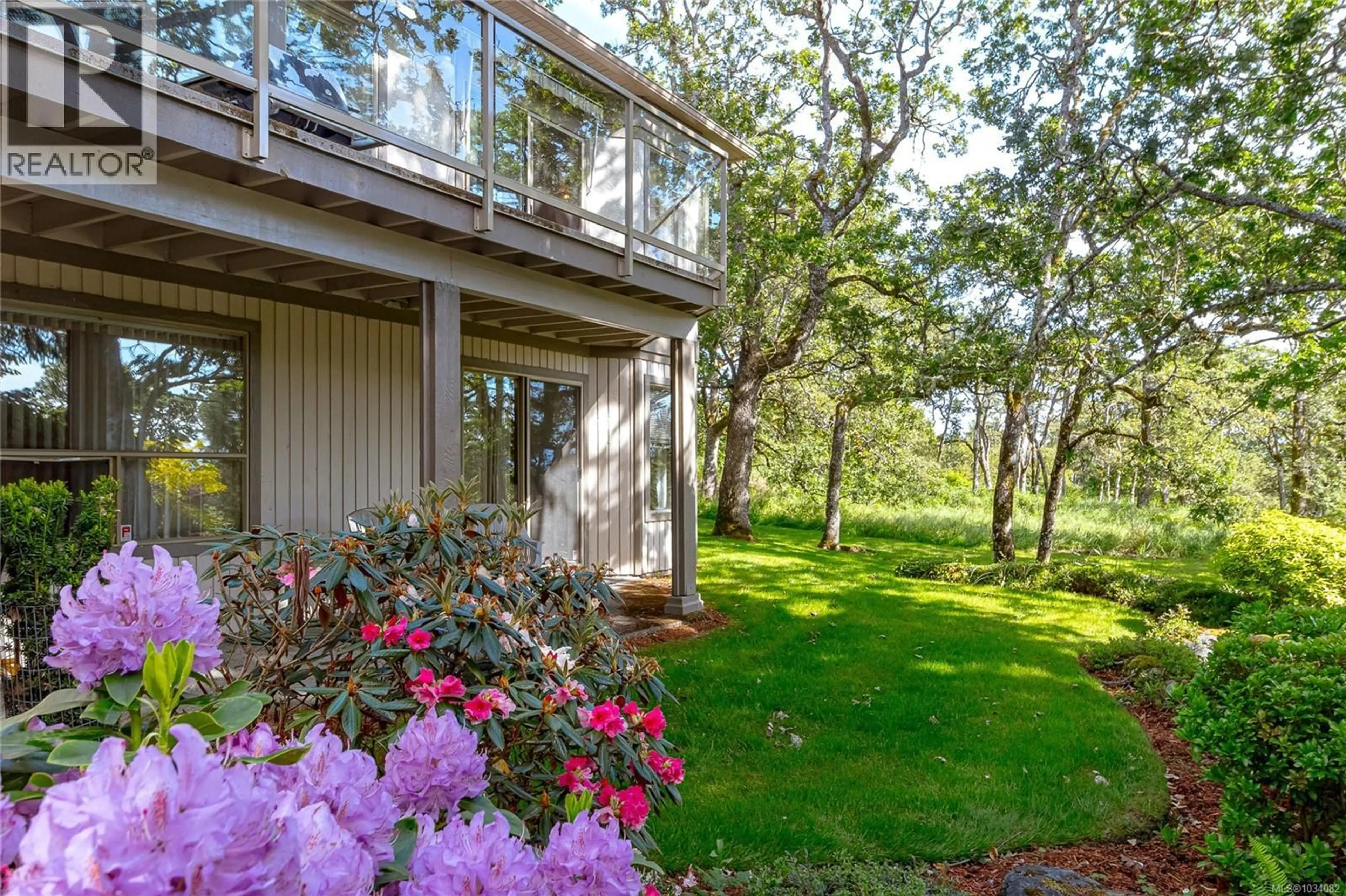 Patio, water/lake/river/ocean view for 5 - 4300 STONEYWOOD LANE, Saanich British Columbia V8X5A8