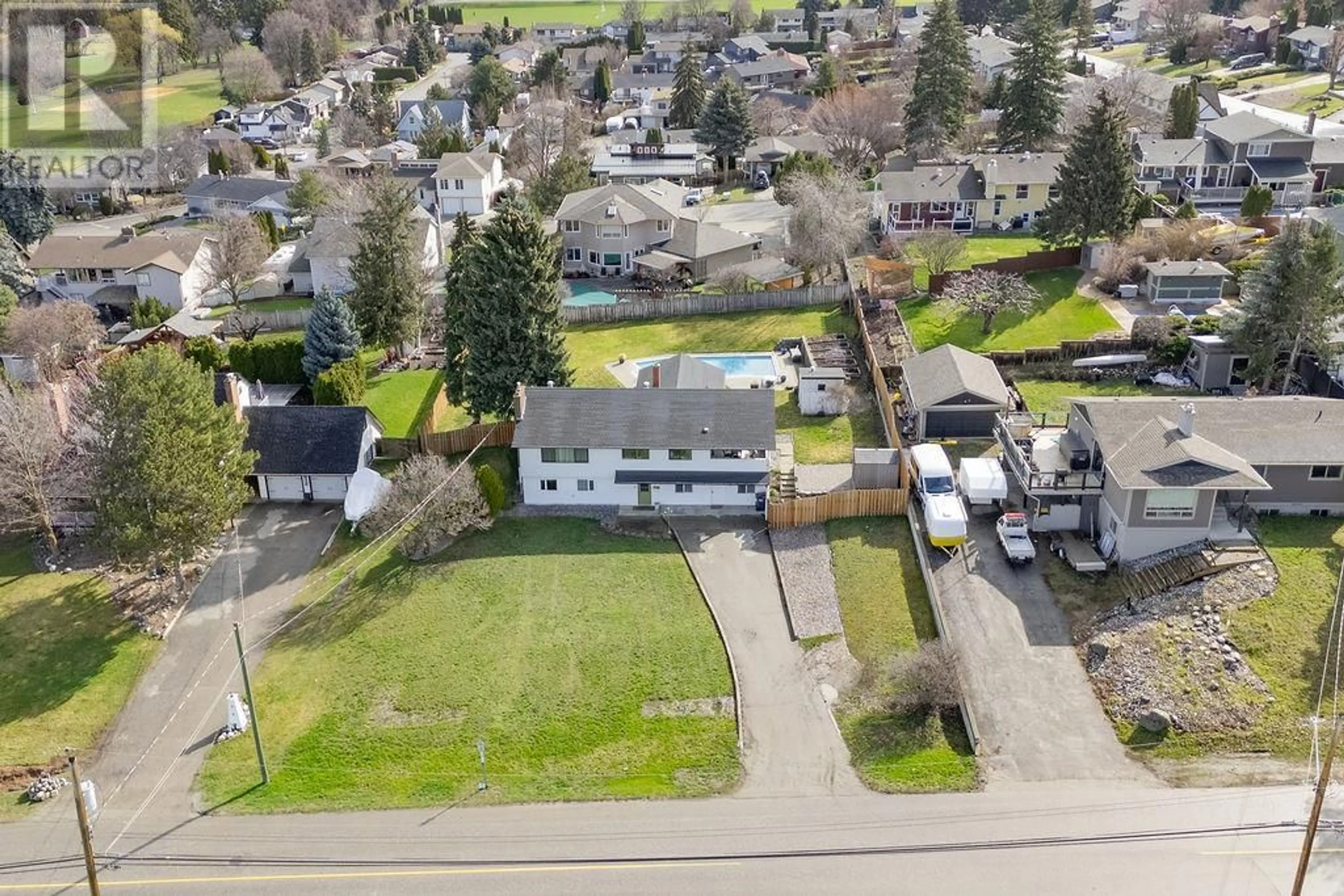A pic from outside/outdoor area/front of a property/back of a property/a pic from drone, street for 7801 CUNLIFFE ROAD, Coldstream British Columbia V1B1T4
