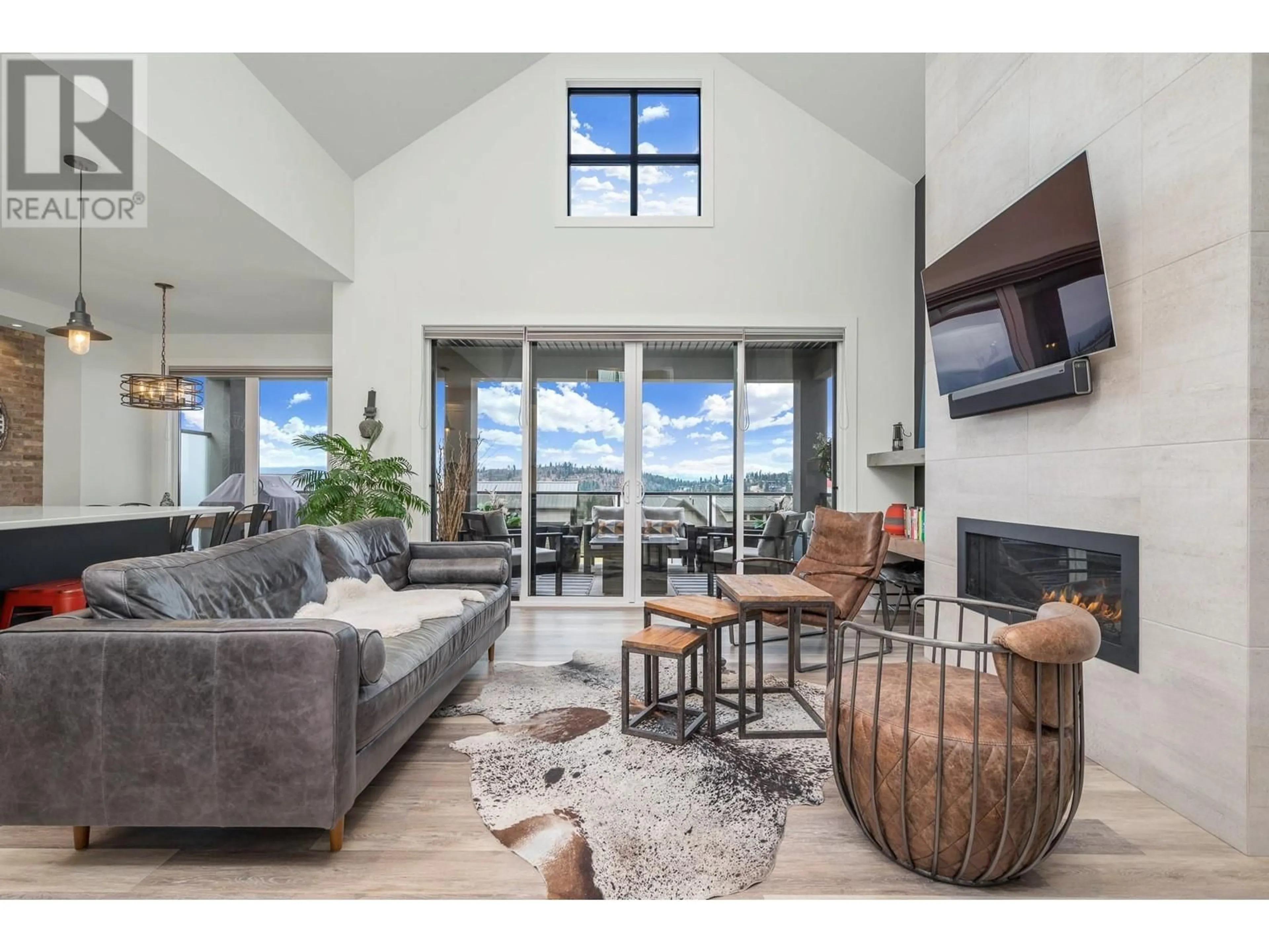 Living room with furniture, unknown for 237 ASHCROFT PLACE, Vernon British Columbia V1H2M1