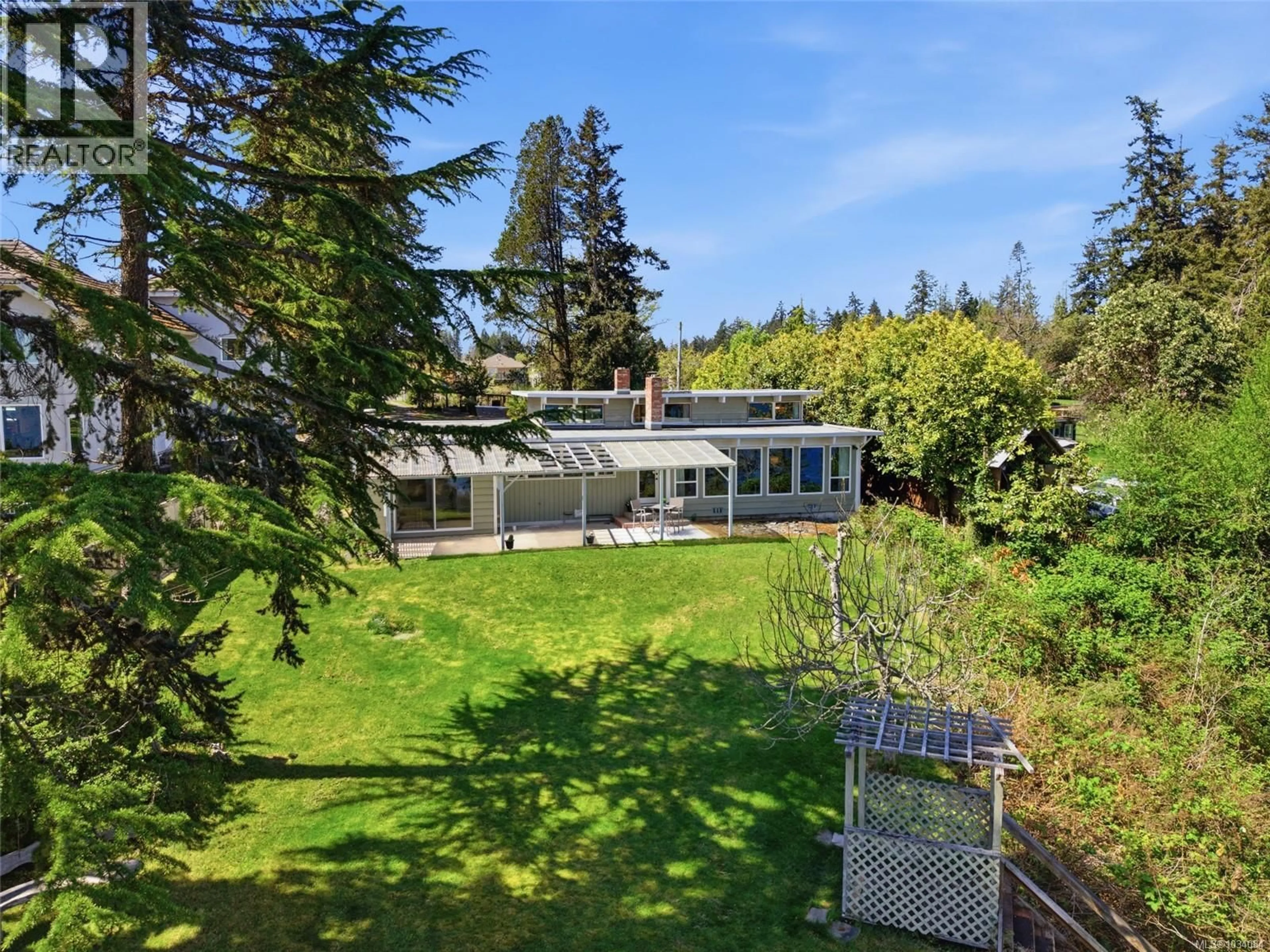 A pic from outside/outdoor area/front of a property/back of a property/a pic from drone, water/lake/river/ocean view for 590 WILLOW STREET, Parksville British Columbia V9P1A5