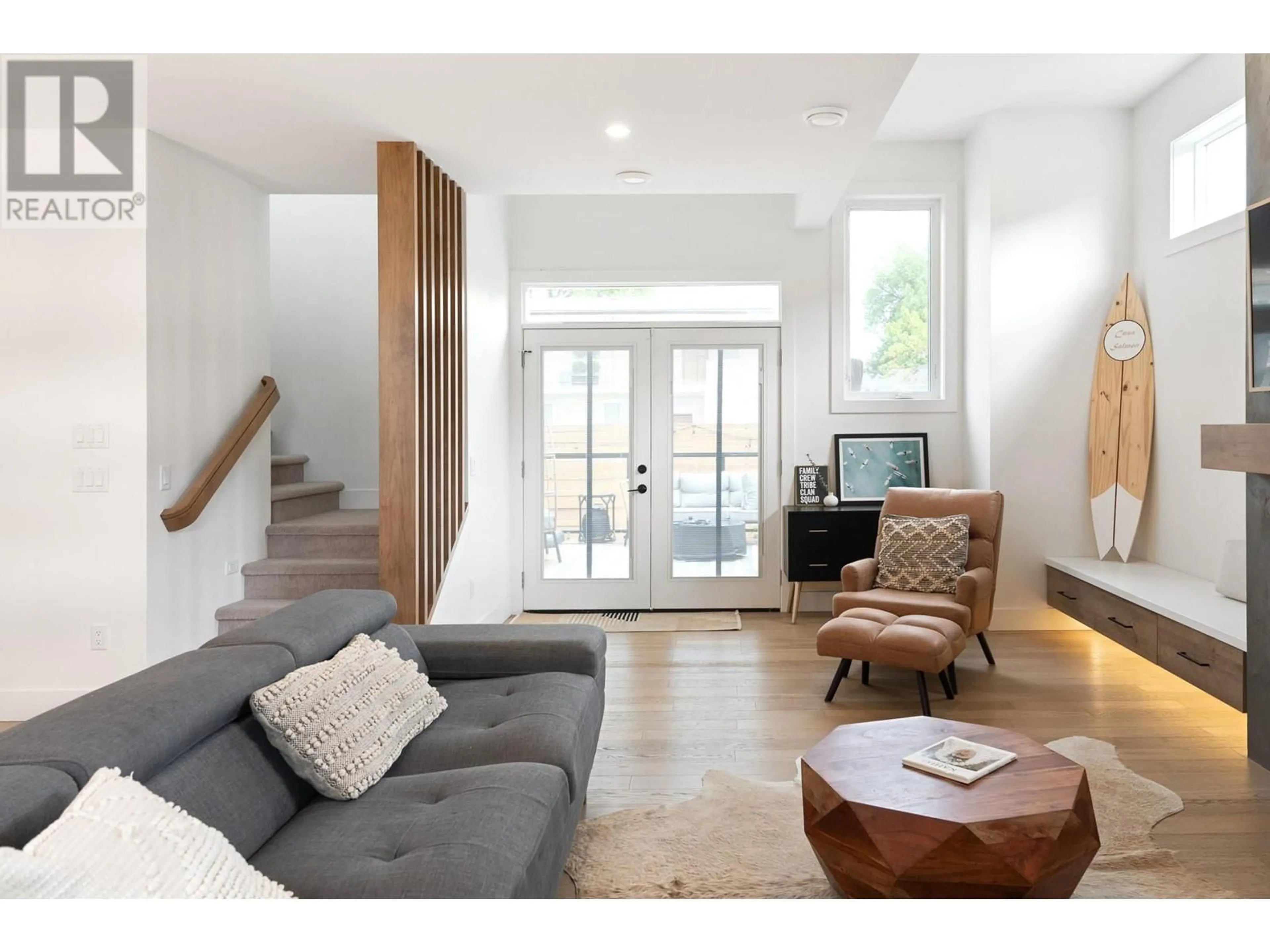 Indoor entryway for 2481 ETHEL STREET, Kelowna British Columbia V1Y3A4
