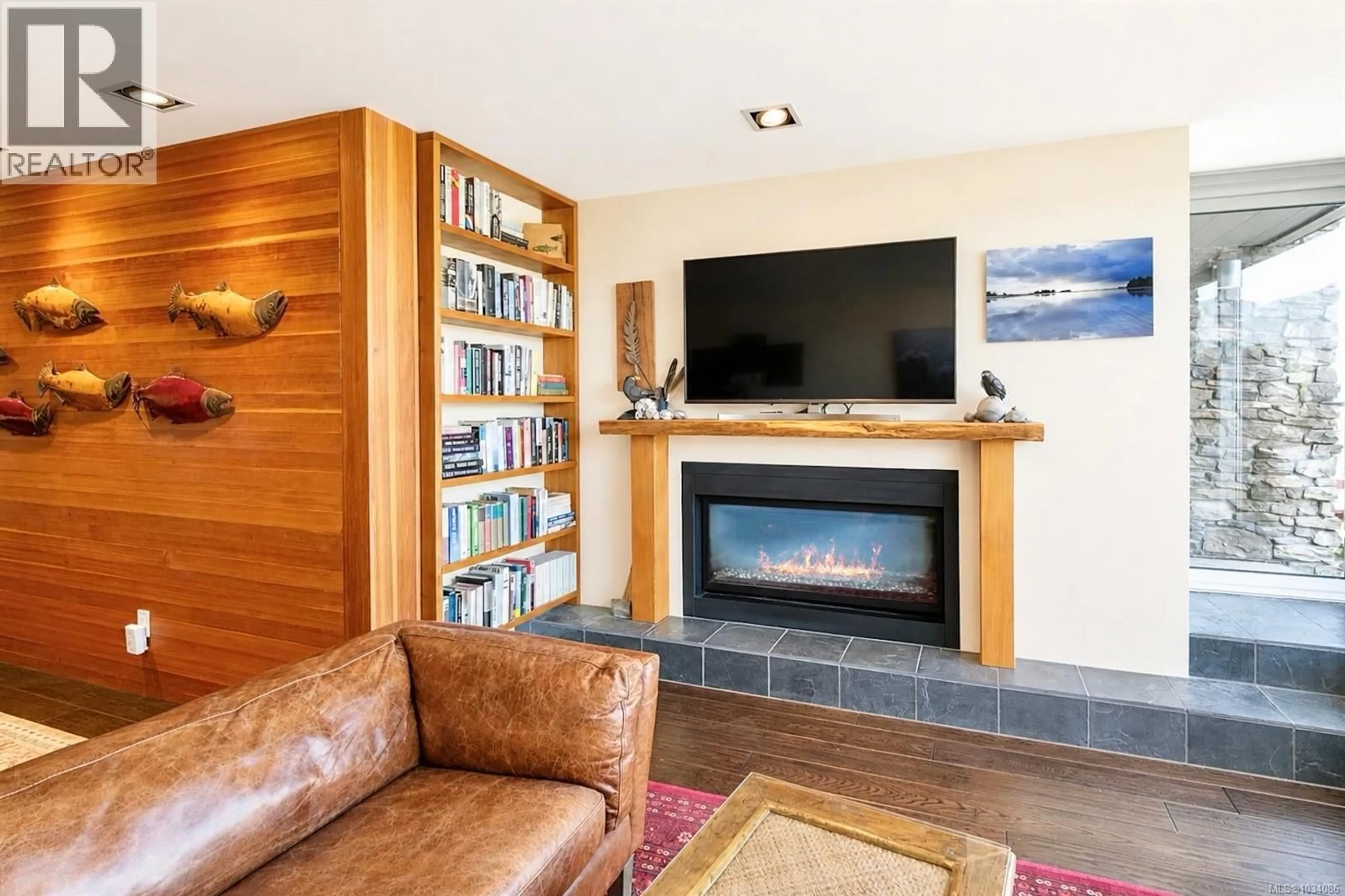 Living room with furniture, unknown for 101 - 368 MAIN STREET, Tofino British Columbia V0R2Z0