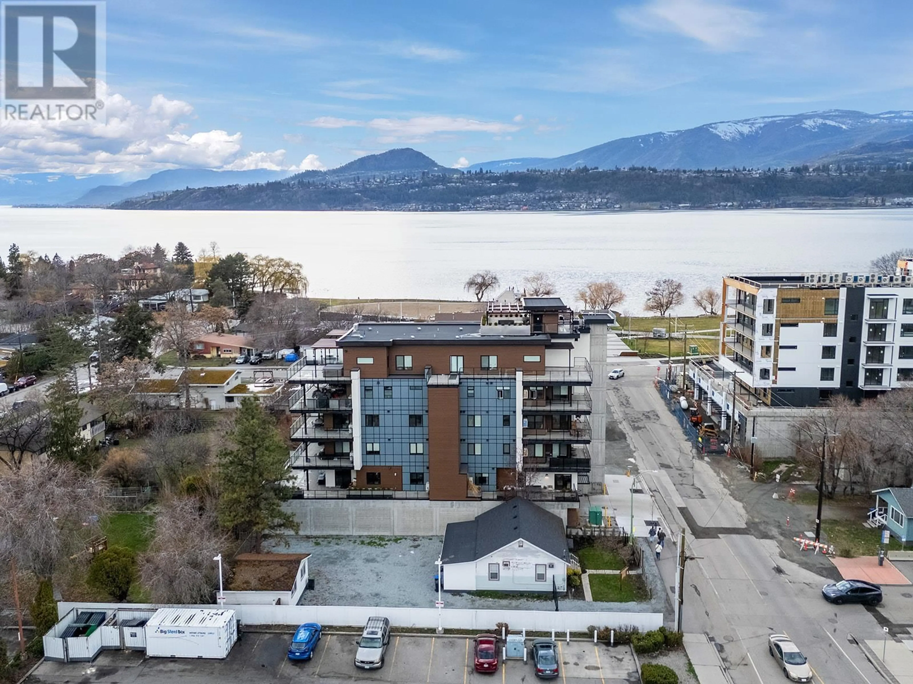 A pic from outside/outdoor area/front of a property/back of a property/a pic from drone, water/lake/river/ocean view for 201 - 417 CEDAR AVENUE, Kelowna British Columbia V1Y4X2