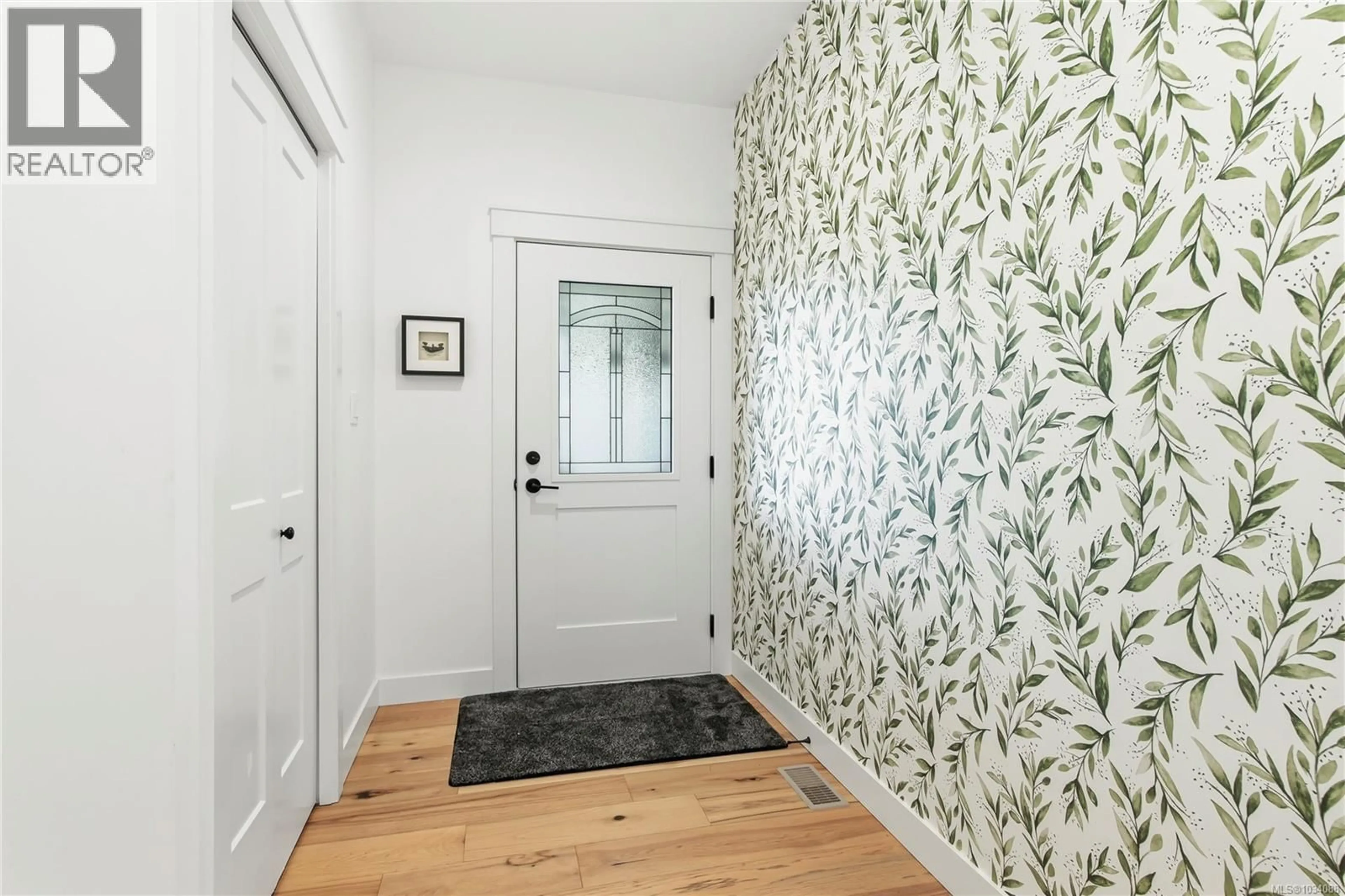 Indoor entryway for 782 SALAL STREET, Campbell River British Columbia V9H0E7