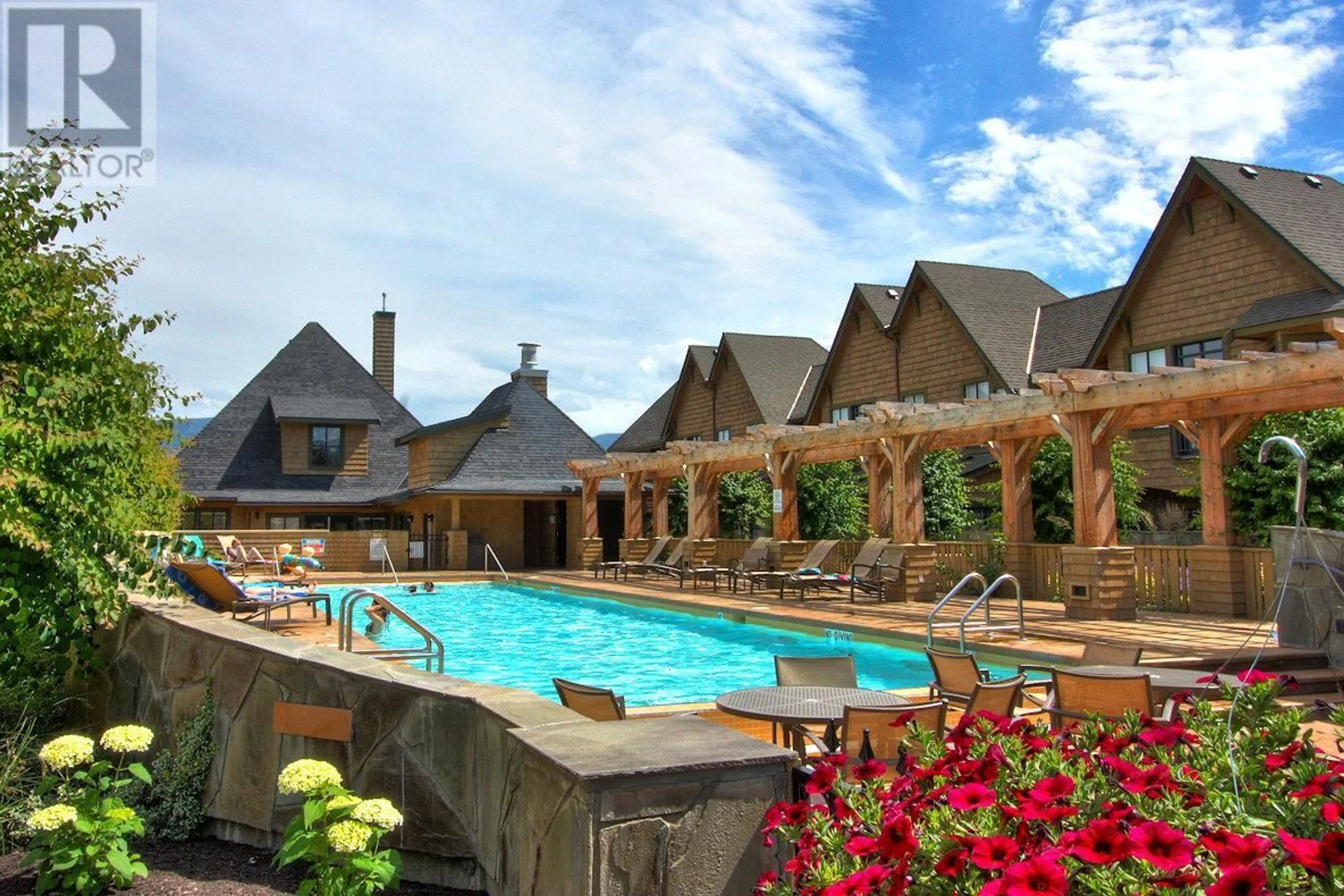 Pool for 525 - 3880 TRUSWELL ROAD, Kelowna British Columbia V1W5A2