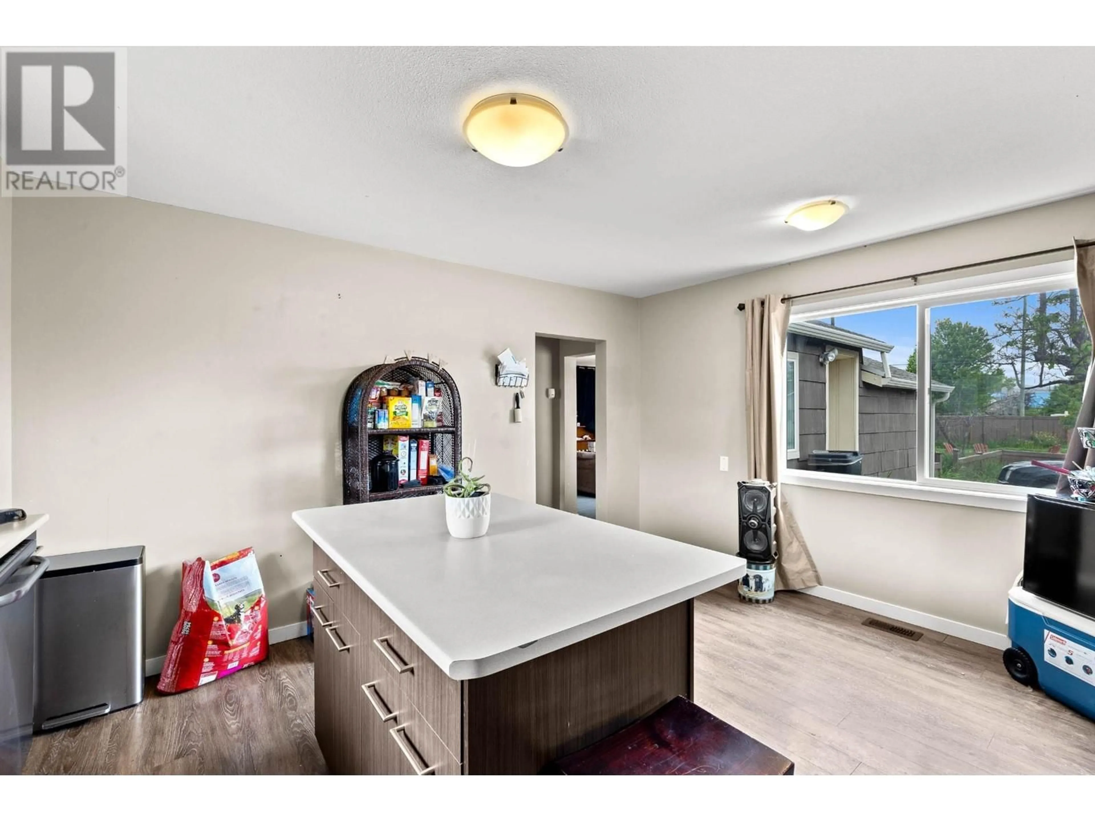 Open concept kitchen, ceramic/tile floor for 486 FORTUNE DRIVE, Kamloops British Columbia V2H1T7
