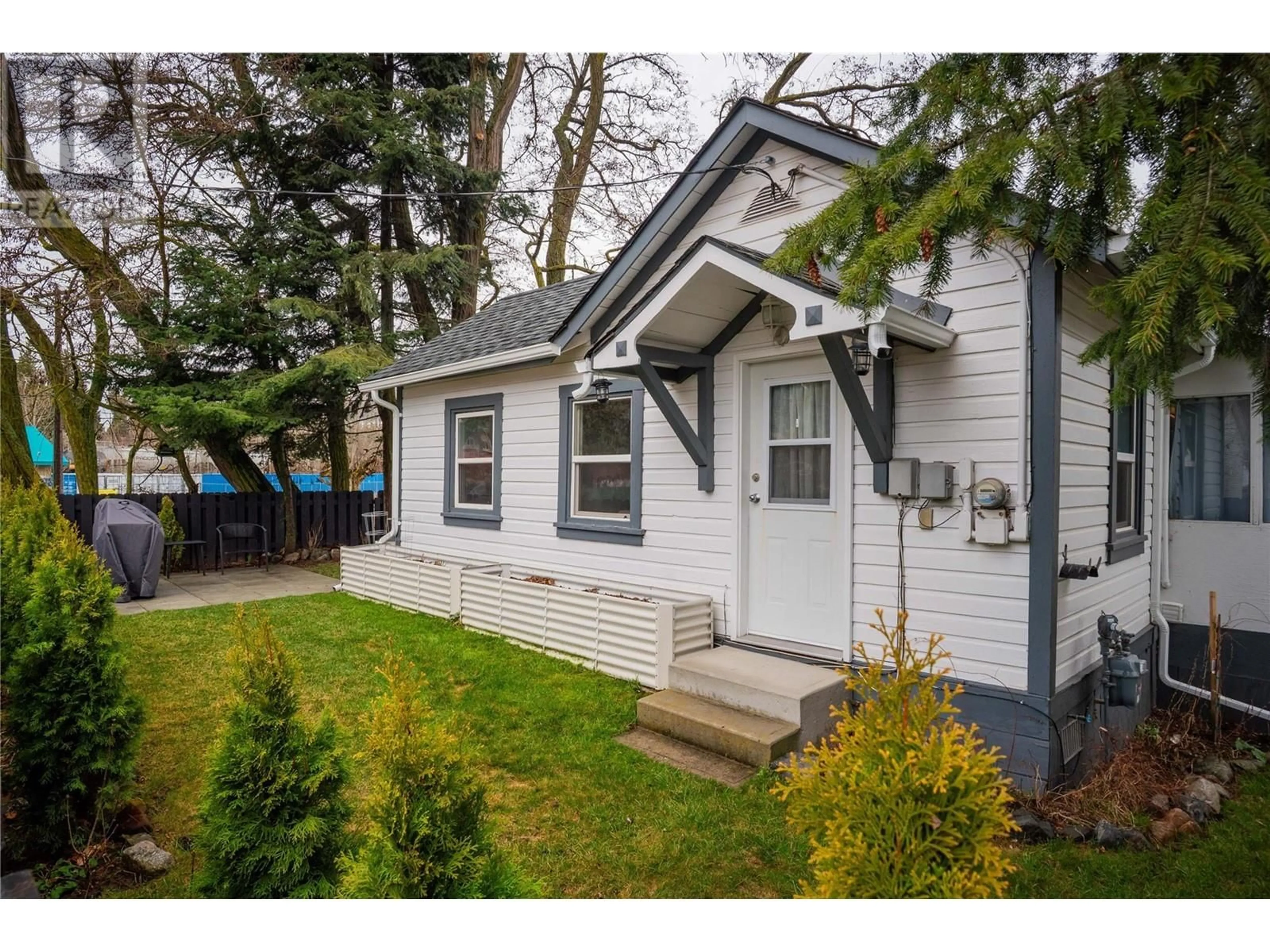 Home with vinyl exterior material, street for 151 CRESCENT STREET, Castlegar British Columbia V1N1B3