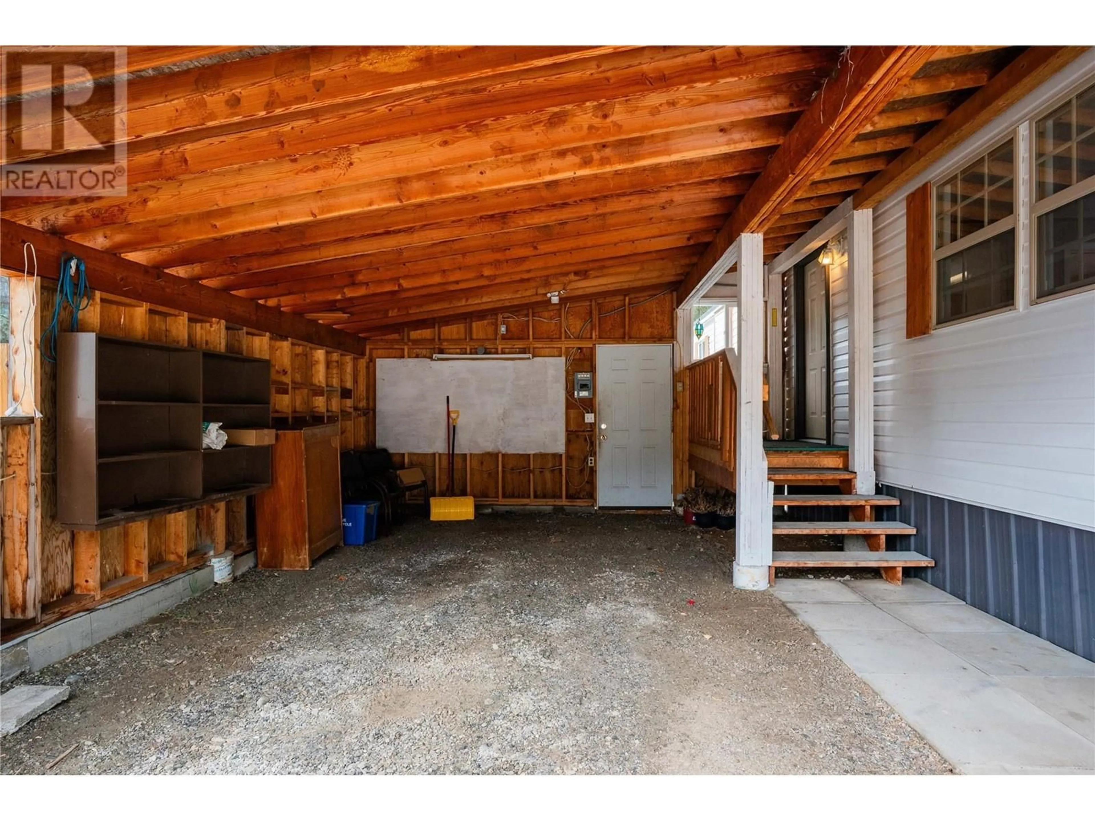Indoor garage for 8 ROYAL OAK DRIVE, Salmo British Columbia V0G1Z0