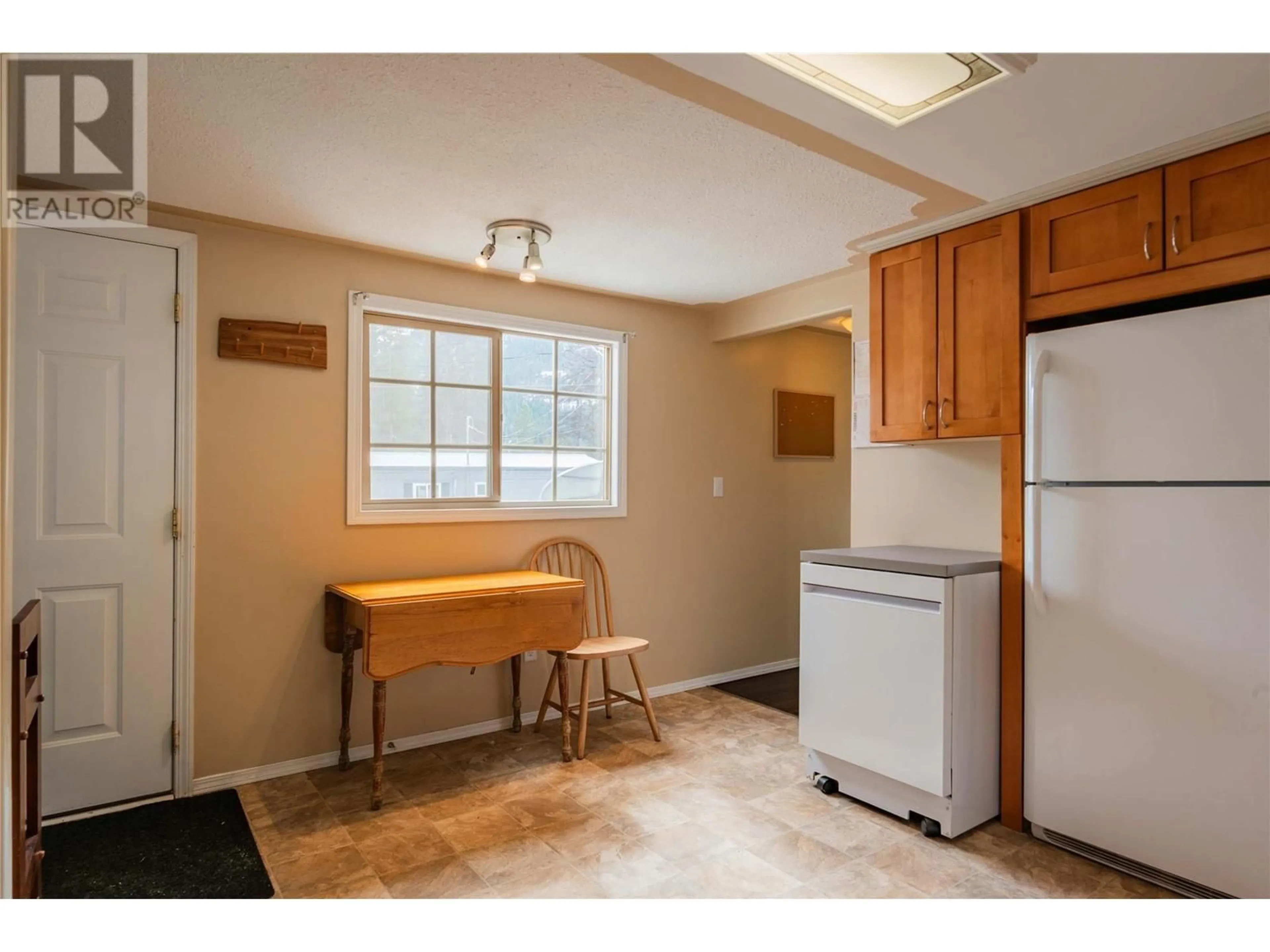 Standard kitchen, unknown for 8 ROYAL OAK DRIVE, Salmo British Columbia V0G1Z0