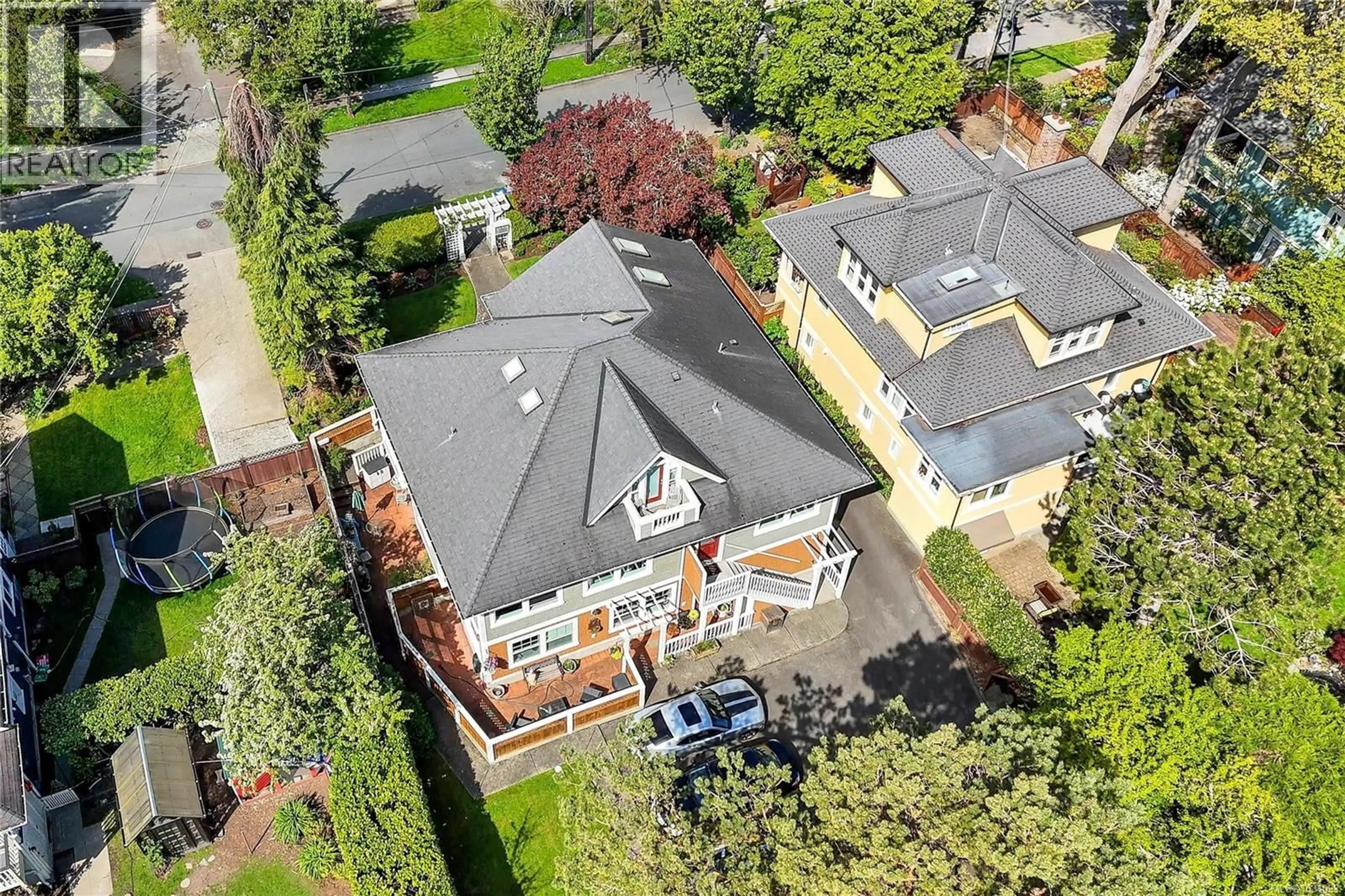 A pic from outside/outdoor area/front of a property/back of a property/a pic from drone, unknown for D - 1047 CHAMBERLAIN STREET, Victoria British Columbia V8S4C1