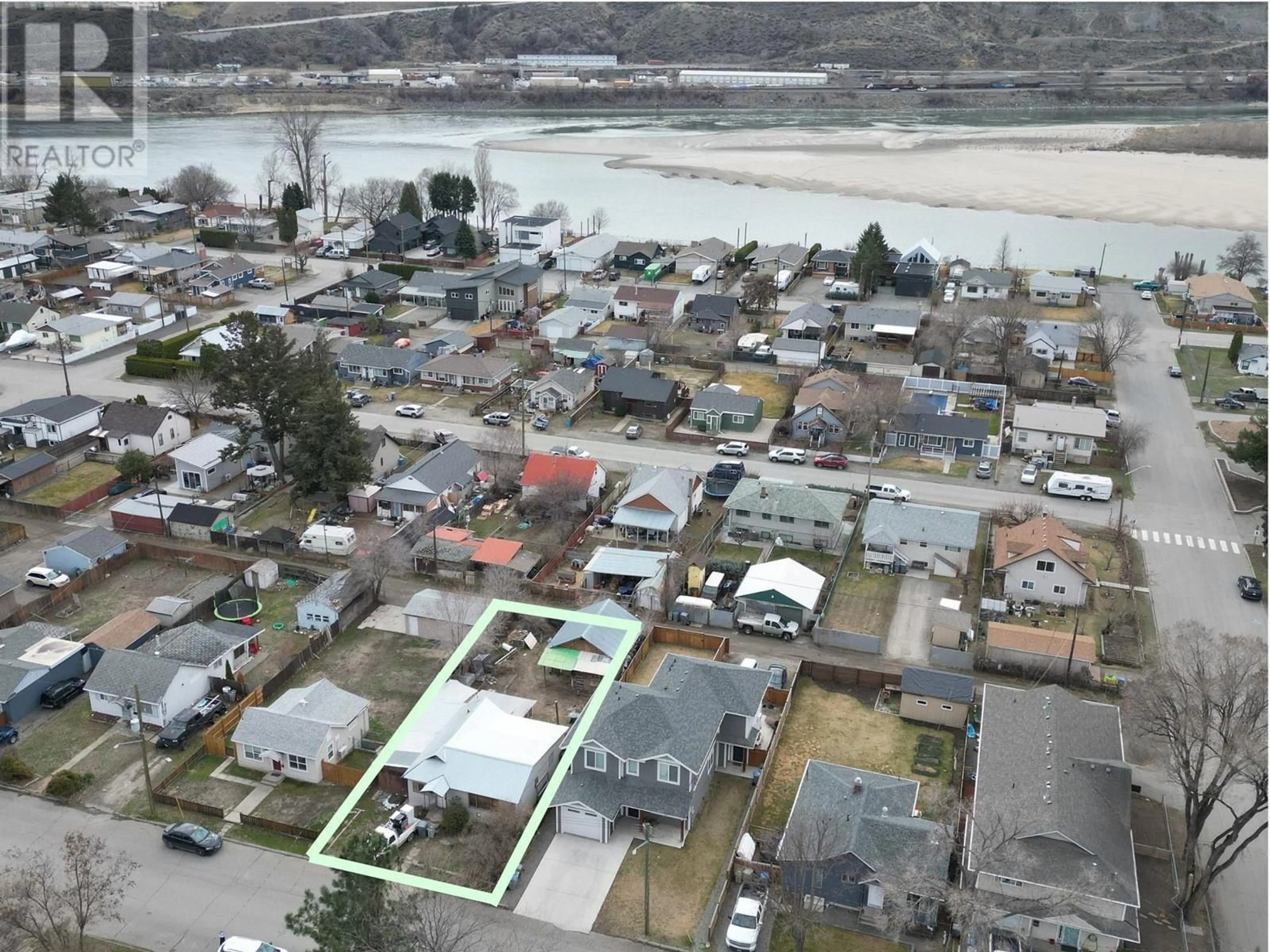 A pic from outside/outdoor area/front of a property/back of a property/a pic from drone, street for 439 CAMPBELL AVENUE, Kamloops British Columbia V2B3R8