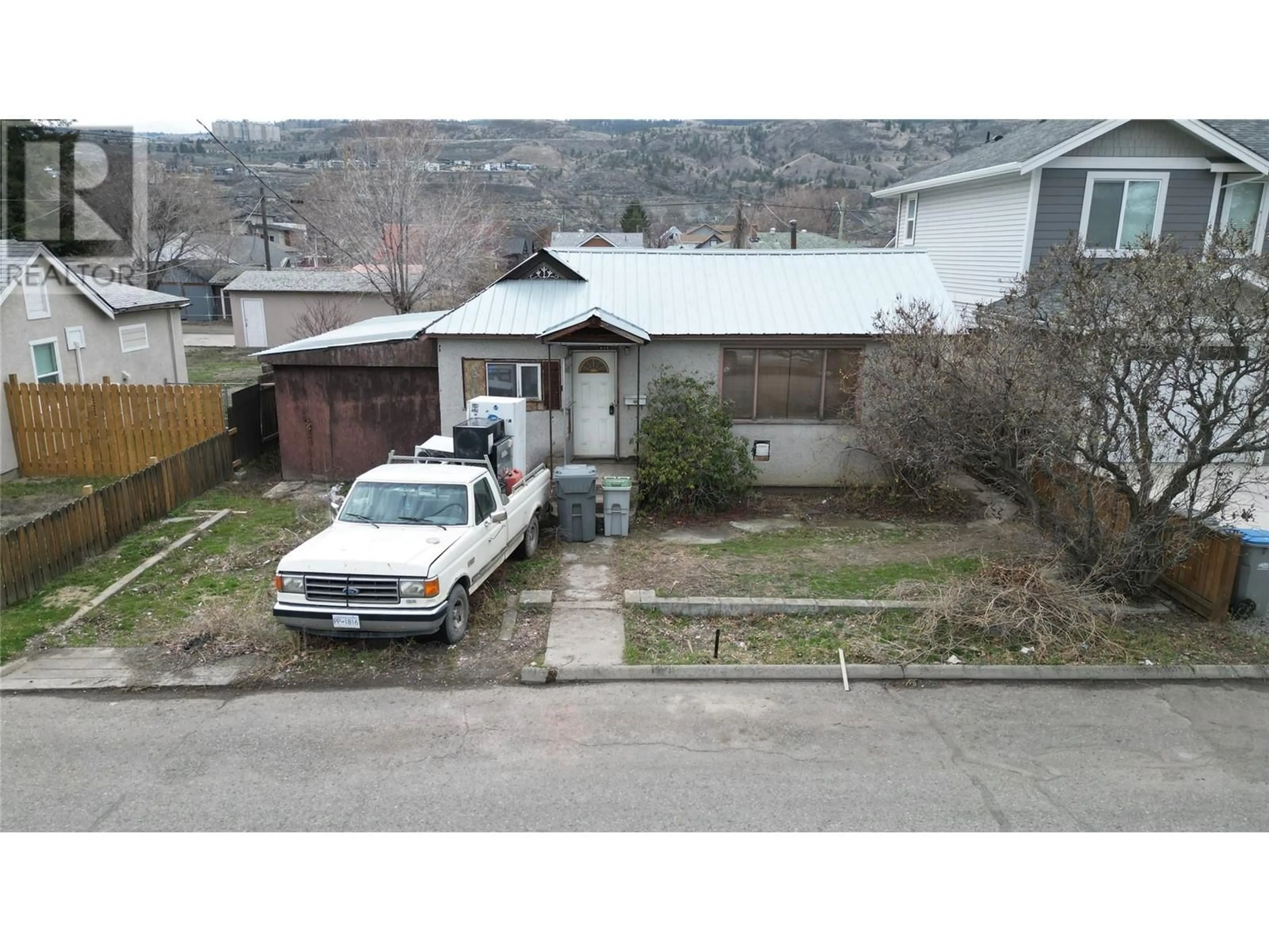 A pic from outside/outdoor area/front of a property/back of a property/a pic from drone, street for 439 CAMPBELL AVENUE, Kamloops British Columbia V2B3R8