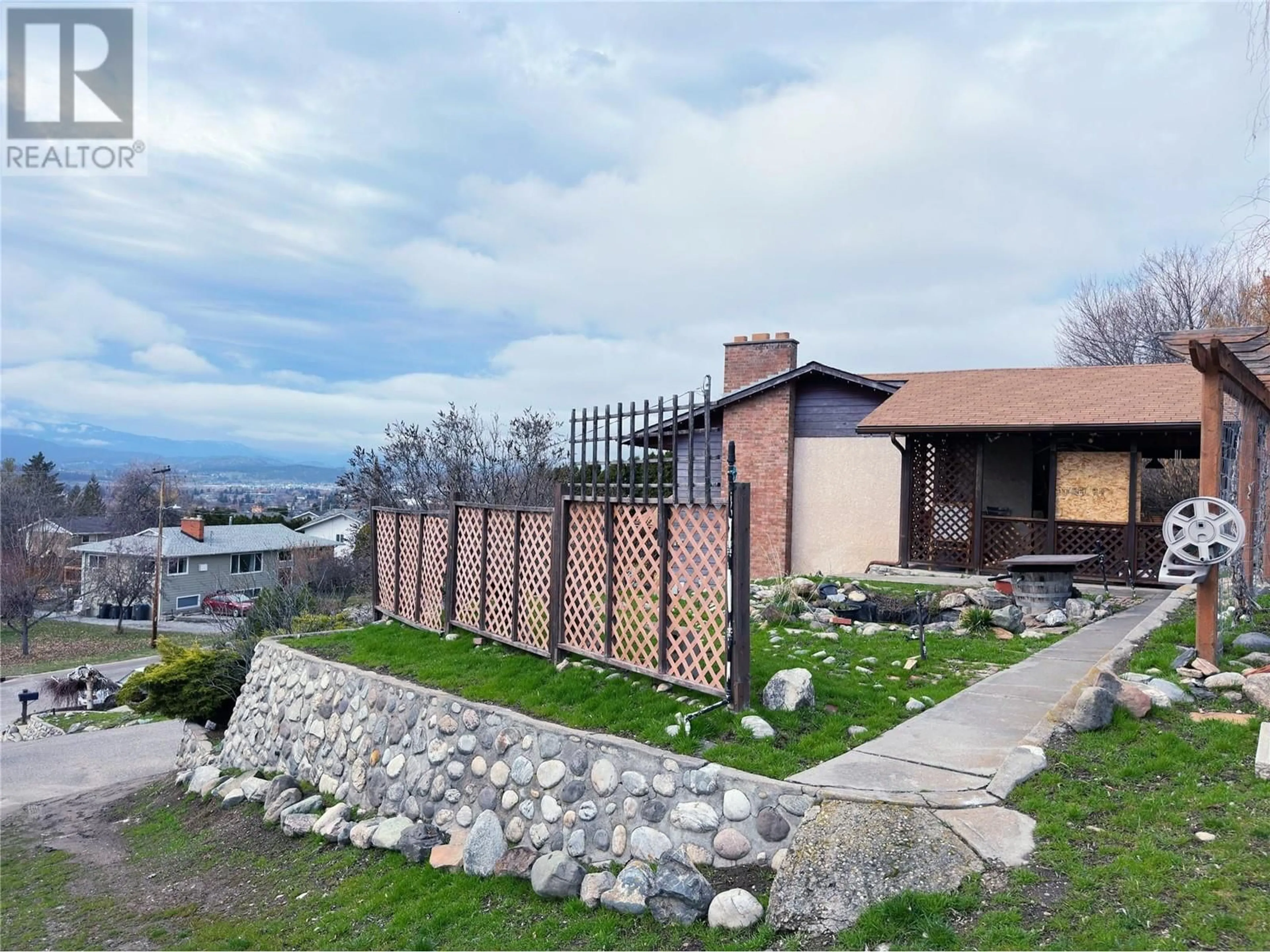 A pic from outside/outdoor area/front of a property/back of a property/a pic from drone, mountain view for 635 BRIGHTON ROAD, Kelowna British Columbia V1X5K6