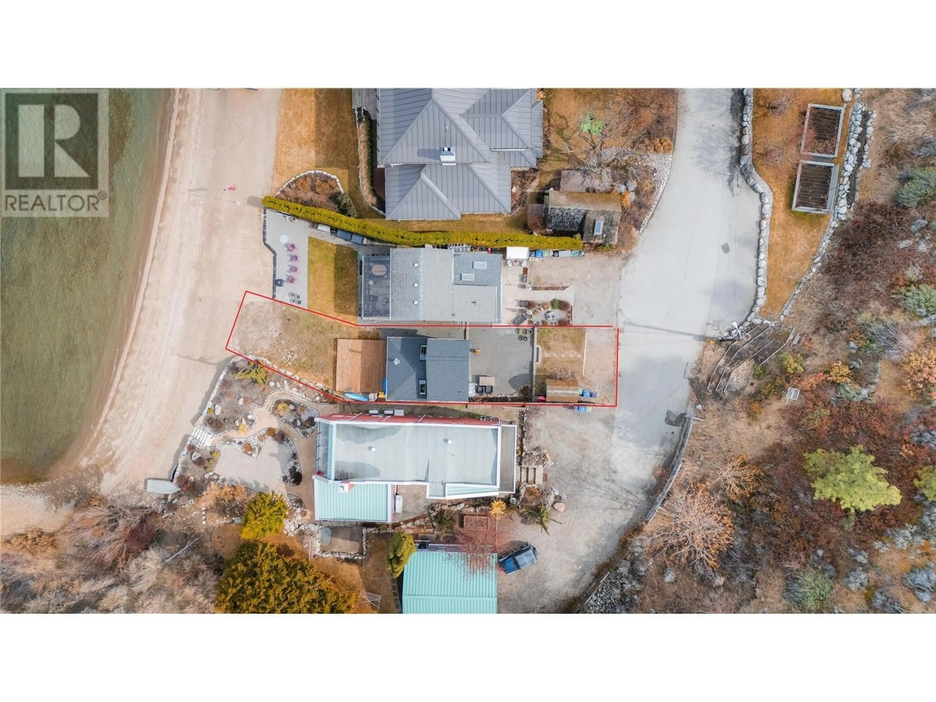 A pic from outside/outdoor area/front of a property/back of a property/a pic from drone, street for 19279 LAKESHORE DRIVE NORTH, Summerland British Columbia V0H1Z6