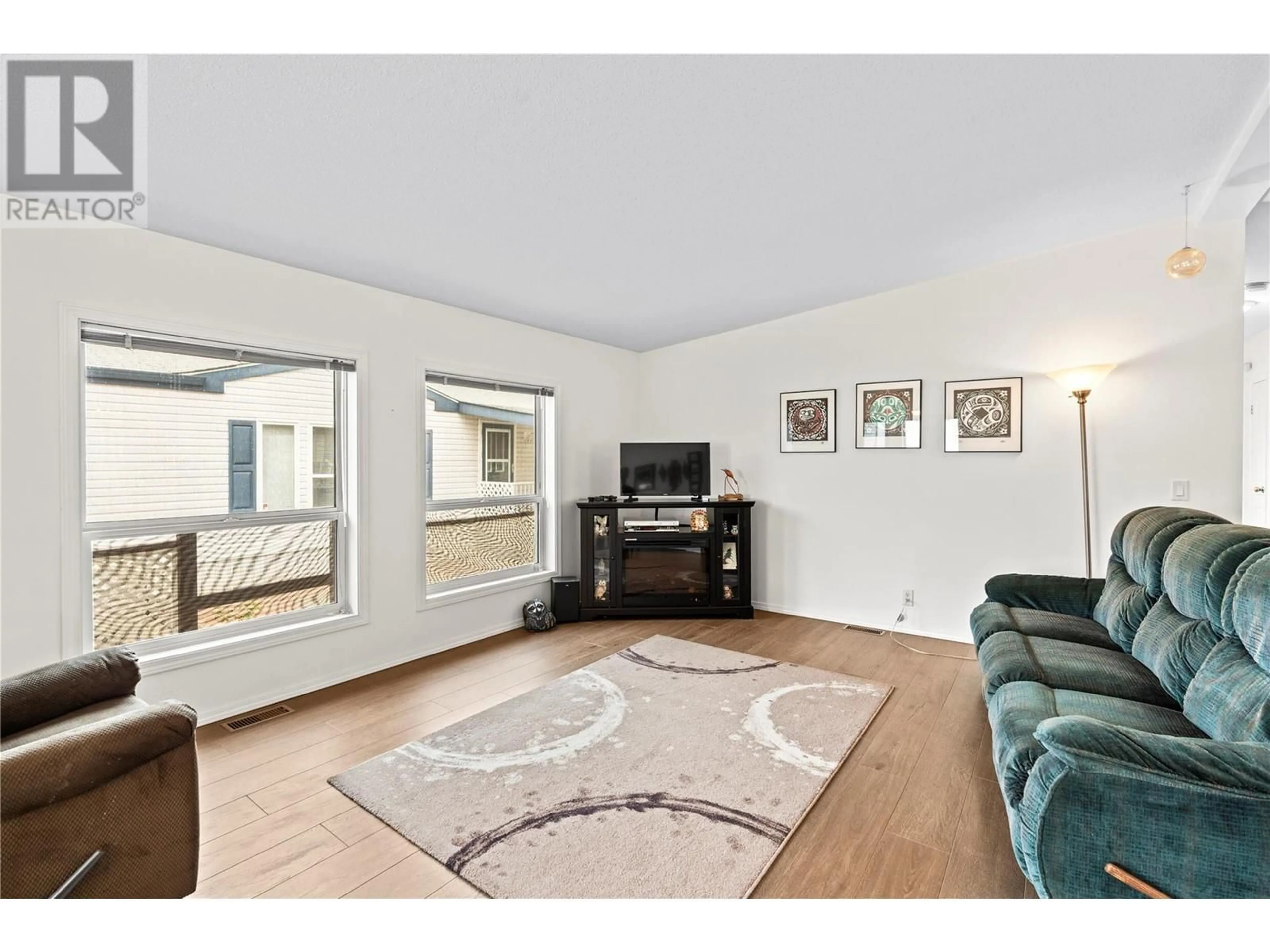 Living room with furniture, unknown for 85 - 6688 TRONSON ROAD, Vernon British Columbia V1H1R9
