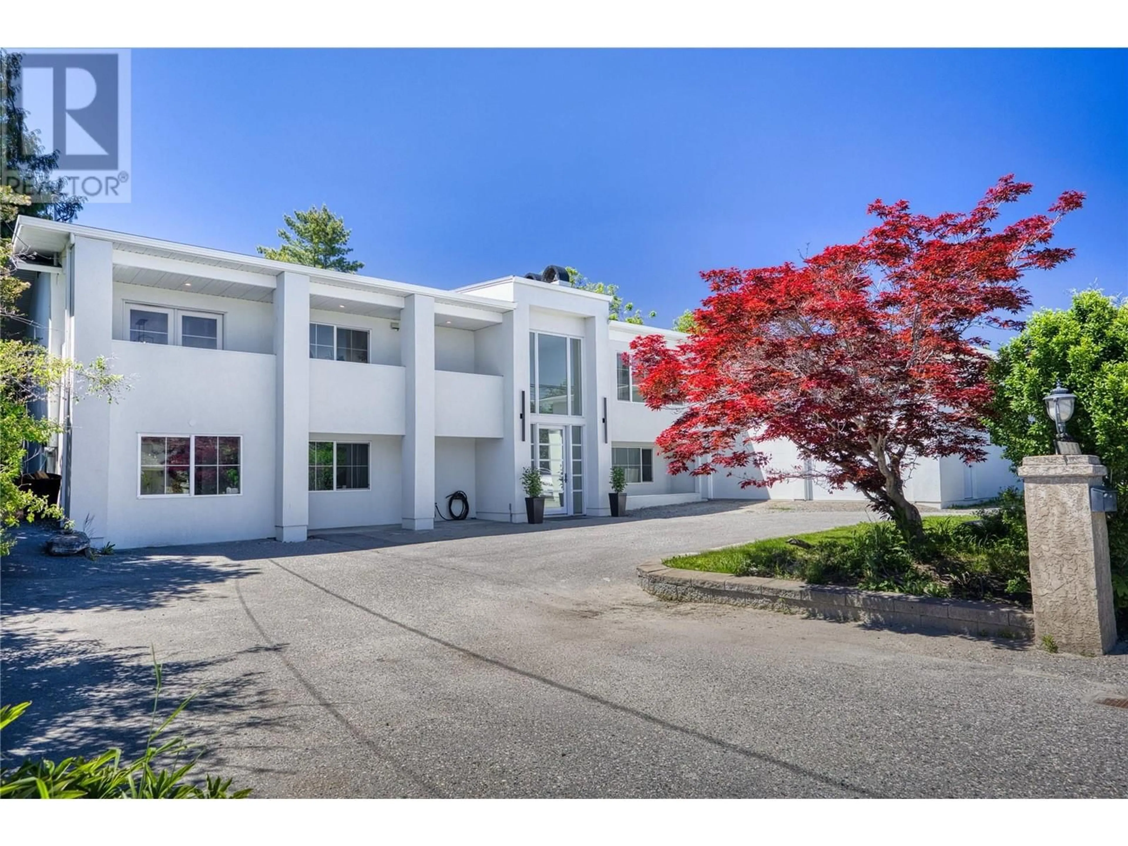 Indoor foyer for 2340 THACKER DRIVE, West Kelowna British Columbia V1Z1V8